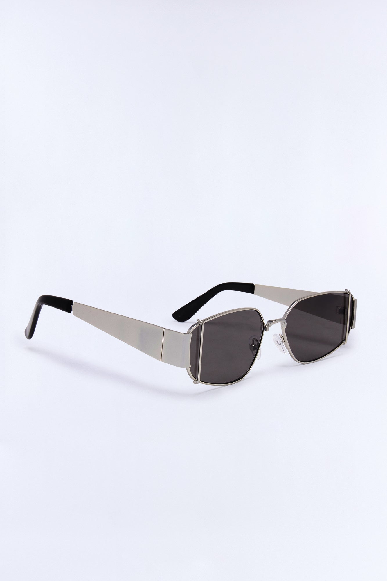 Strike Round Matte Metal Frame Sunglasses - Black/Silver
