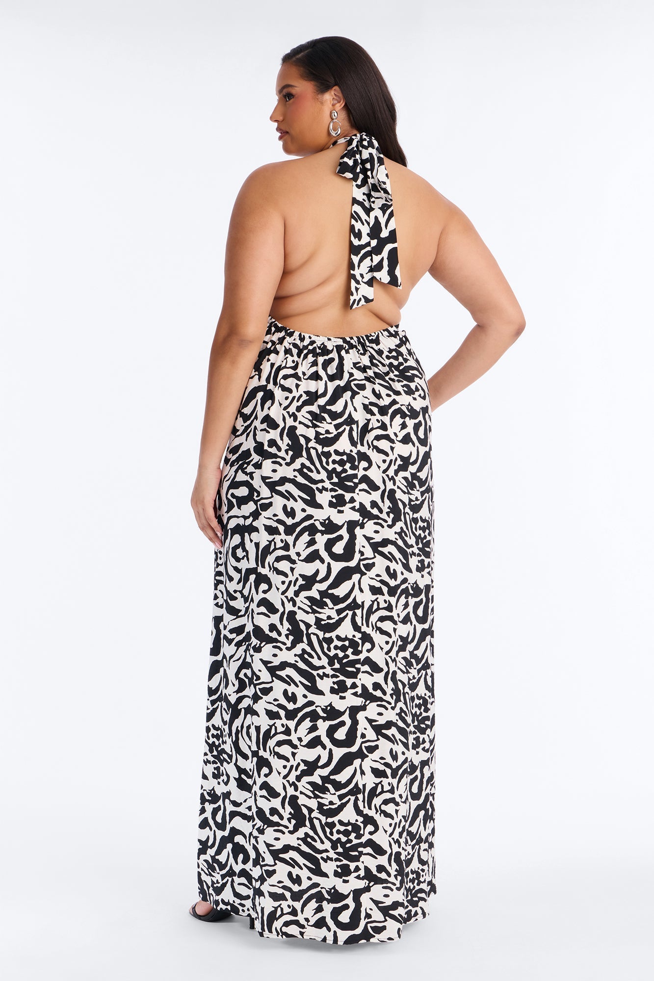 Gracelyn Halter Backless Maxi Dress - Black/White NEWFASHIONEDGE