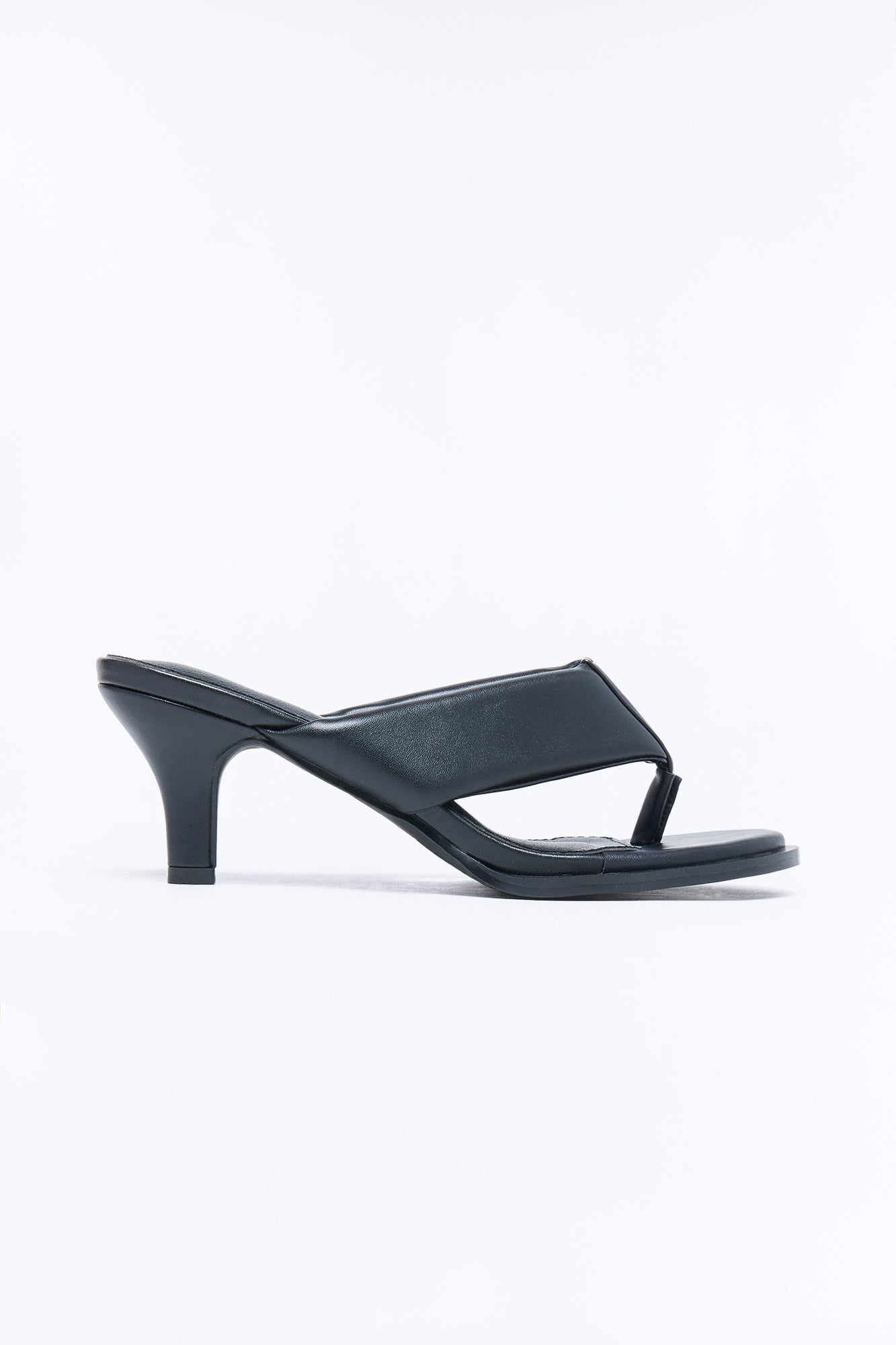Cardinal Thong Kitten Heels - Black NEWFASHIONEDGE