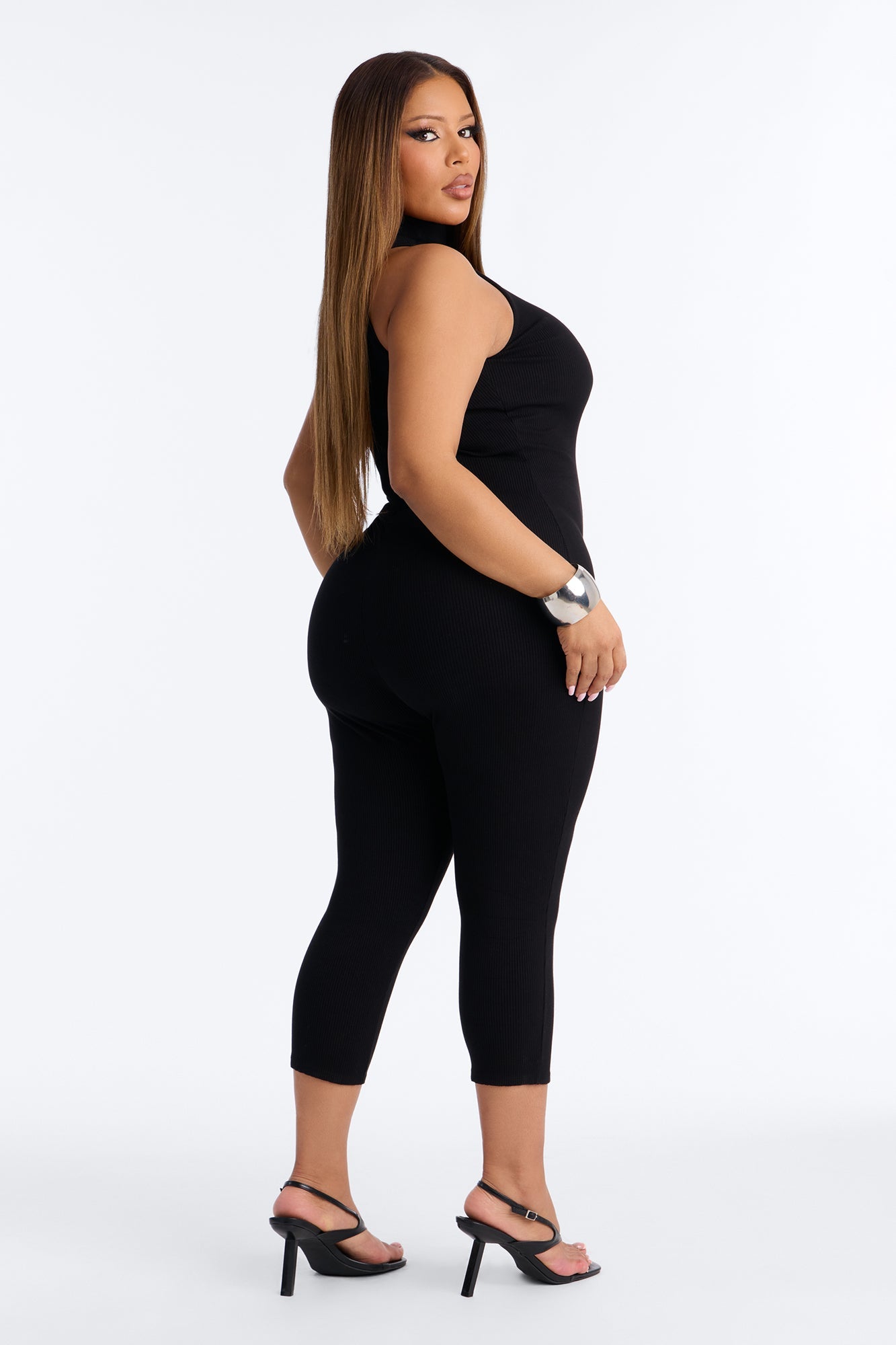 Maribel Sleeveless Snatched Capri Jumpsuit - Black NEWFASHIONEDGE