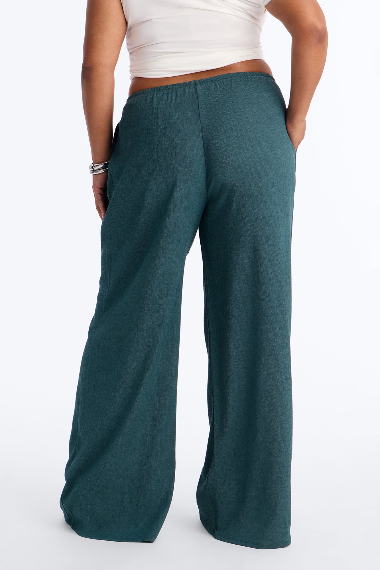 Sadie Low Rise Textured Wide Leg Pant 33″ - Hunter Green NEWFASHIONEDGE