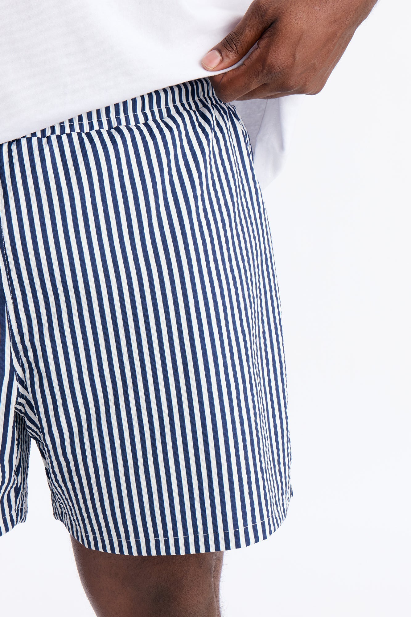 Striped Resort Seersucker Swim Trunk 6″ - Navy
