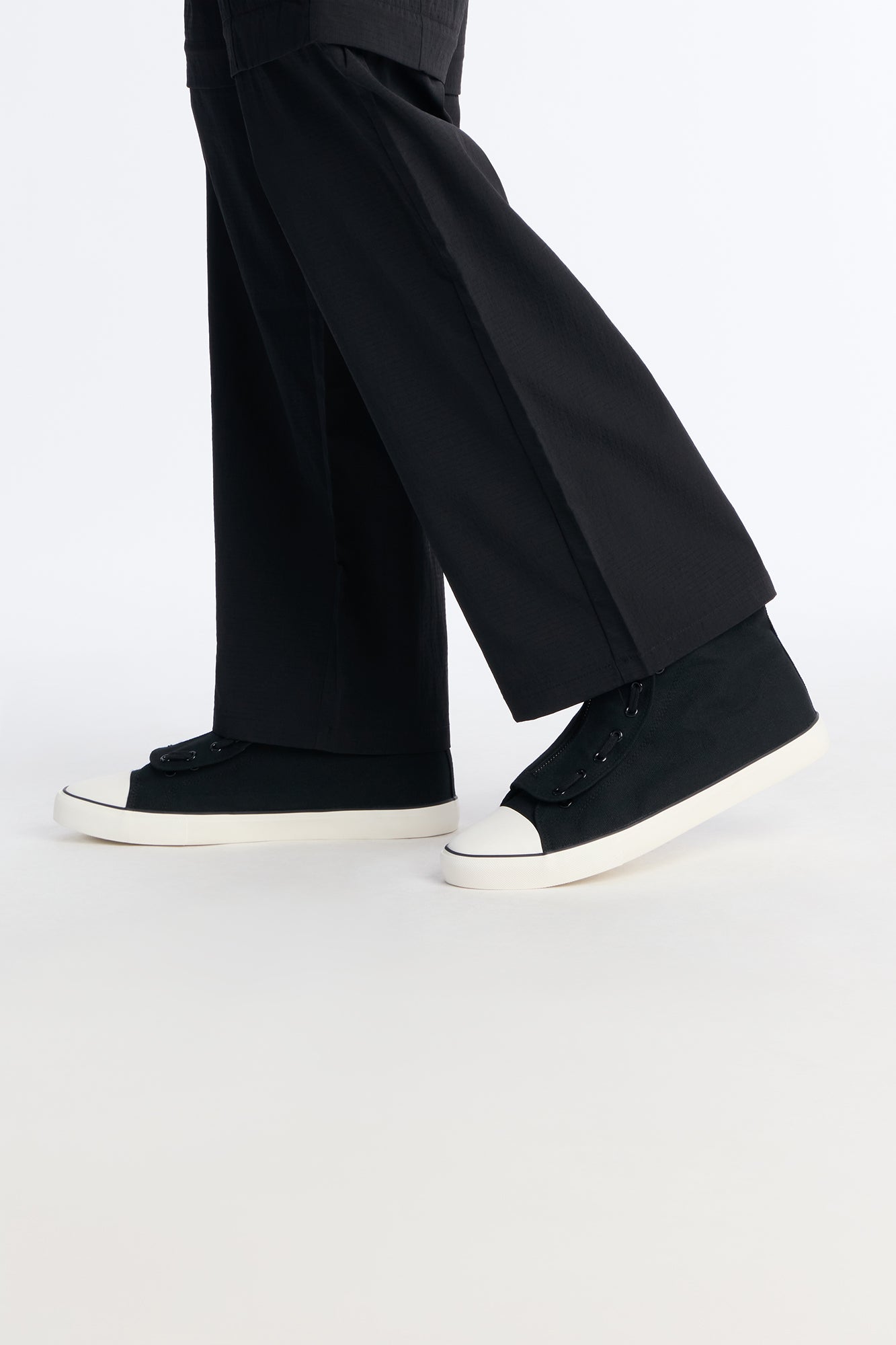 Canvas Mid Top Lace Up Sneaker - Black