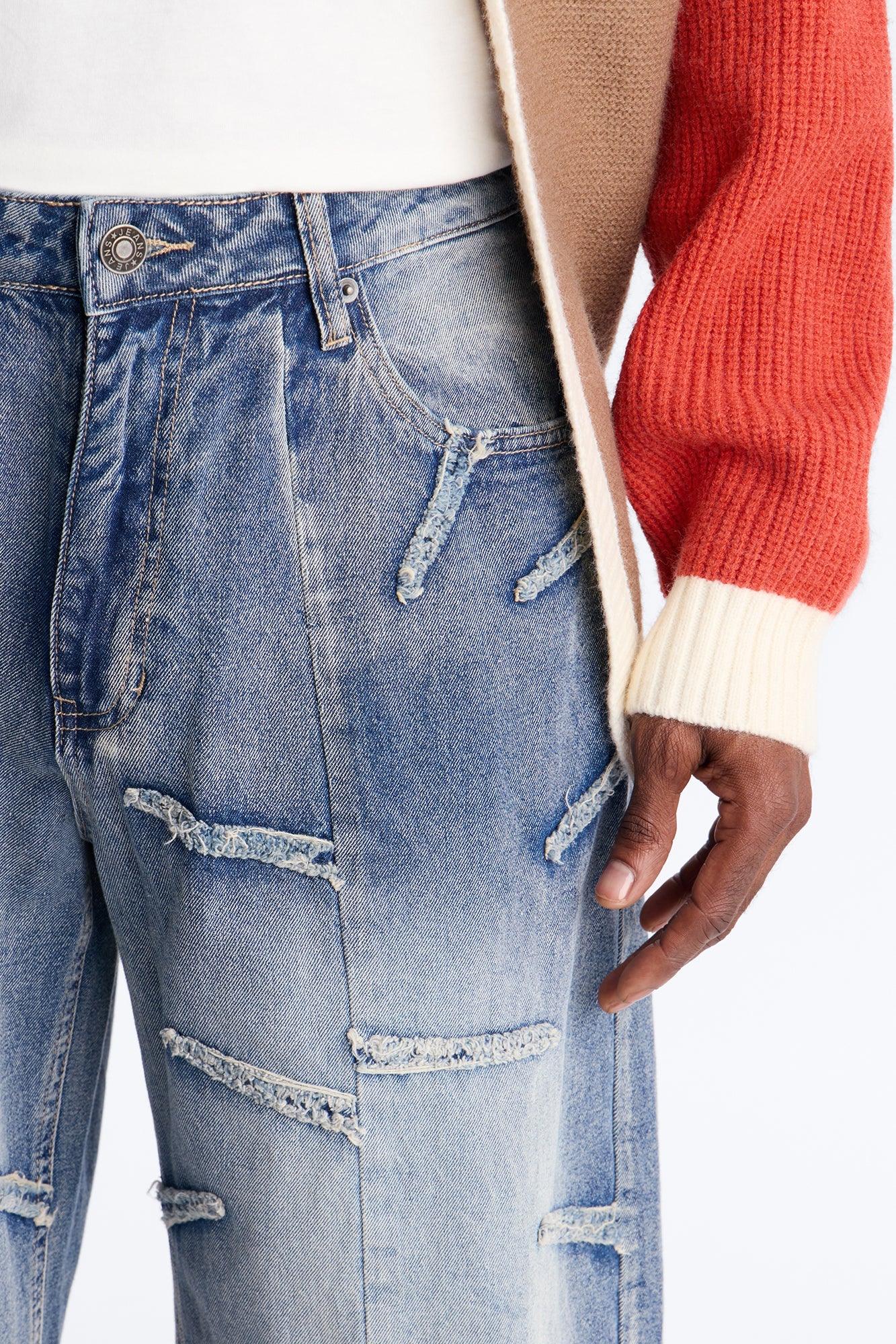 Barrel Slanted Fray Jean - Medium Blue Wash