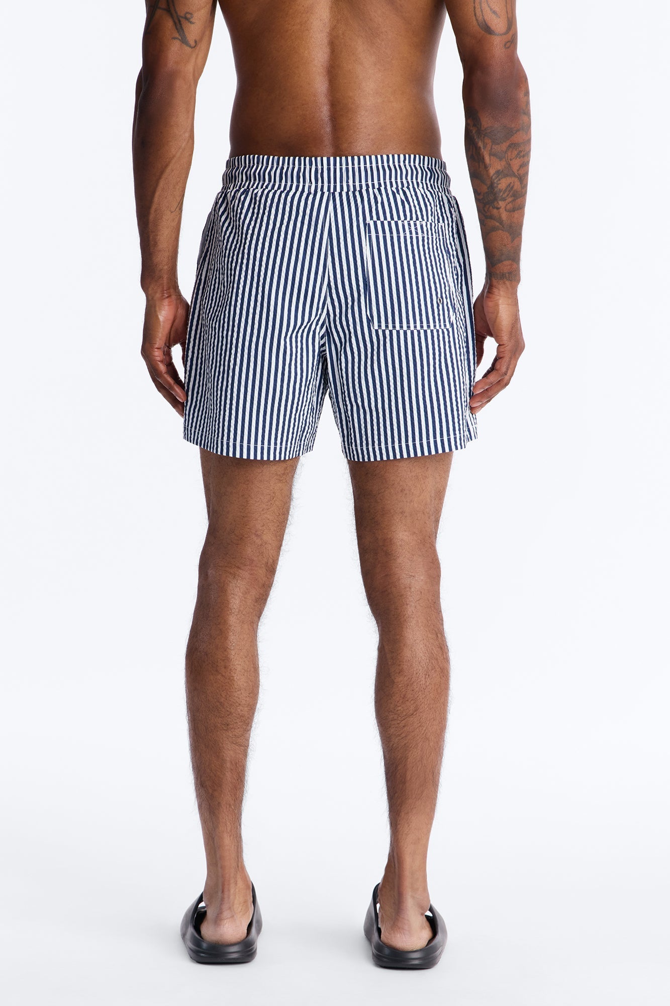 Striped Resort Seersucker Swim Trunk 6″ - Navy