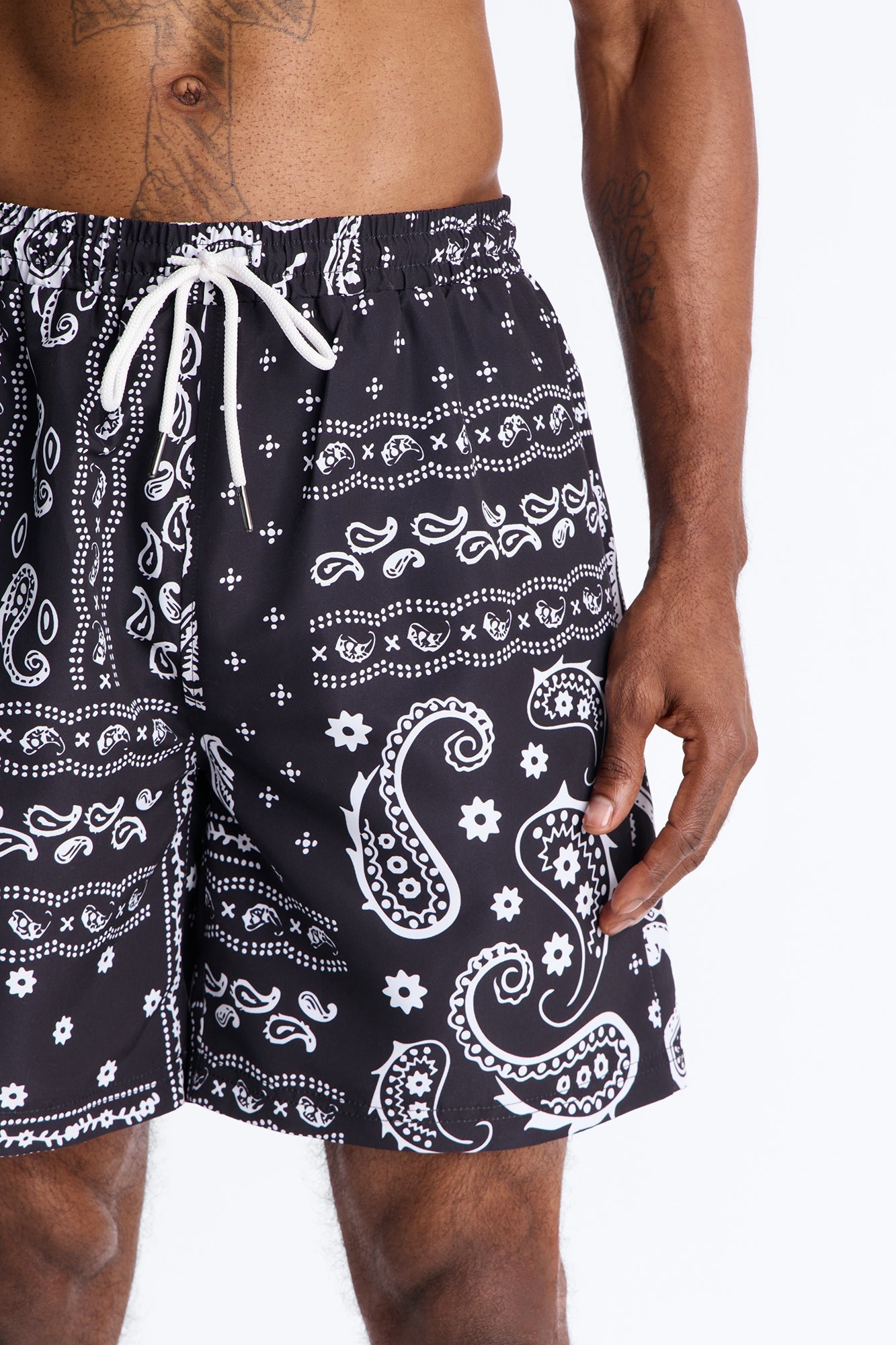 Wild Paisley Printed Swim Trunk 7″ - Black
