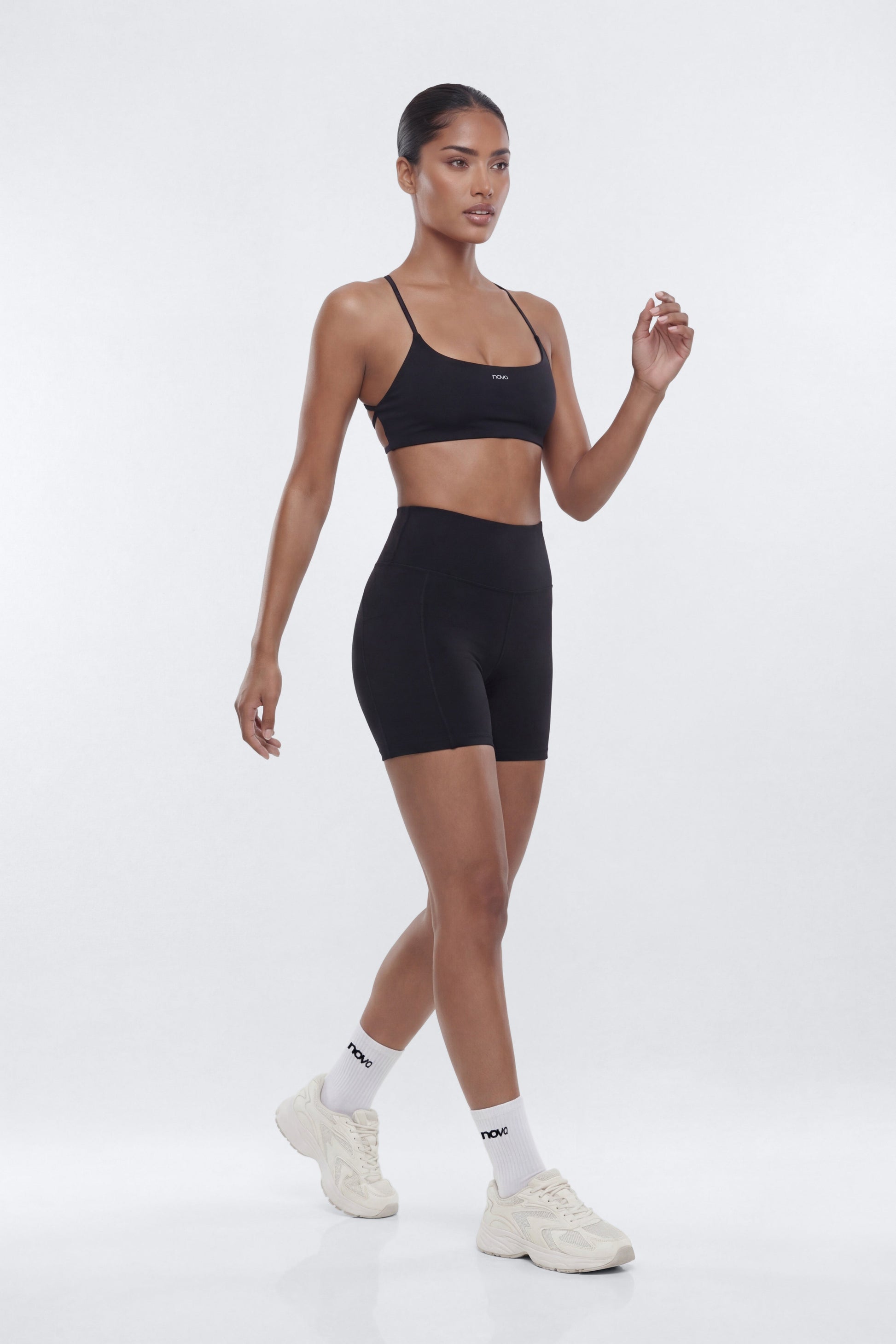 CloudForm™ Strappy Back Sports Bra - Black NEWFASHIONEDGE