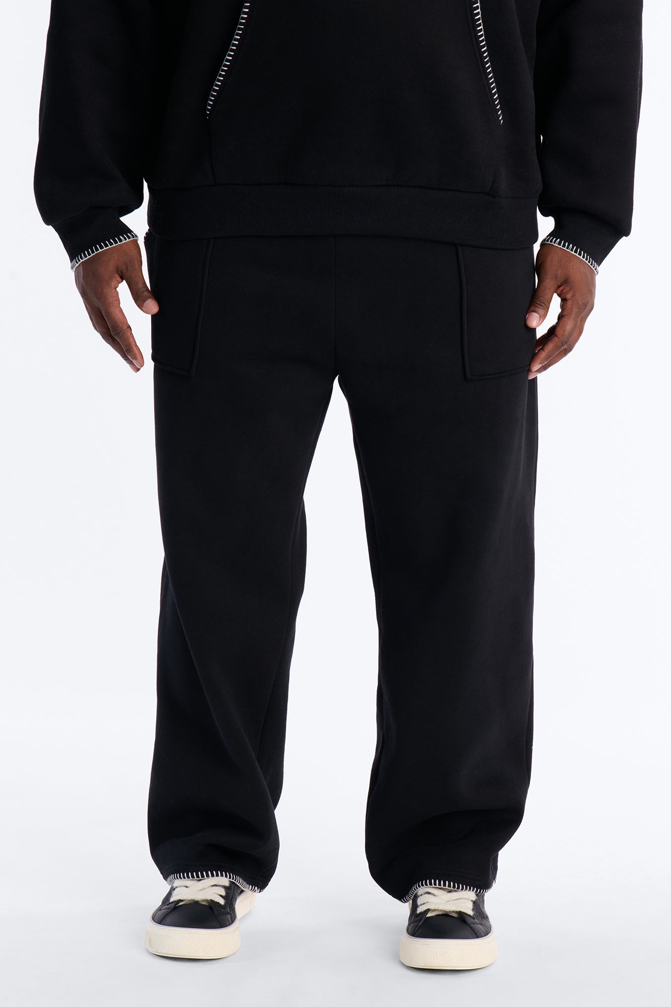 Straight Contrast Blanket Stitch Sweatpants - Black