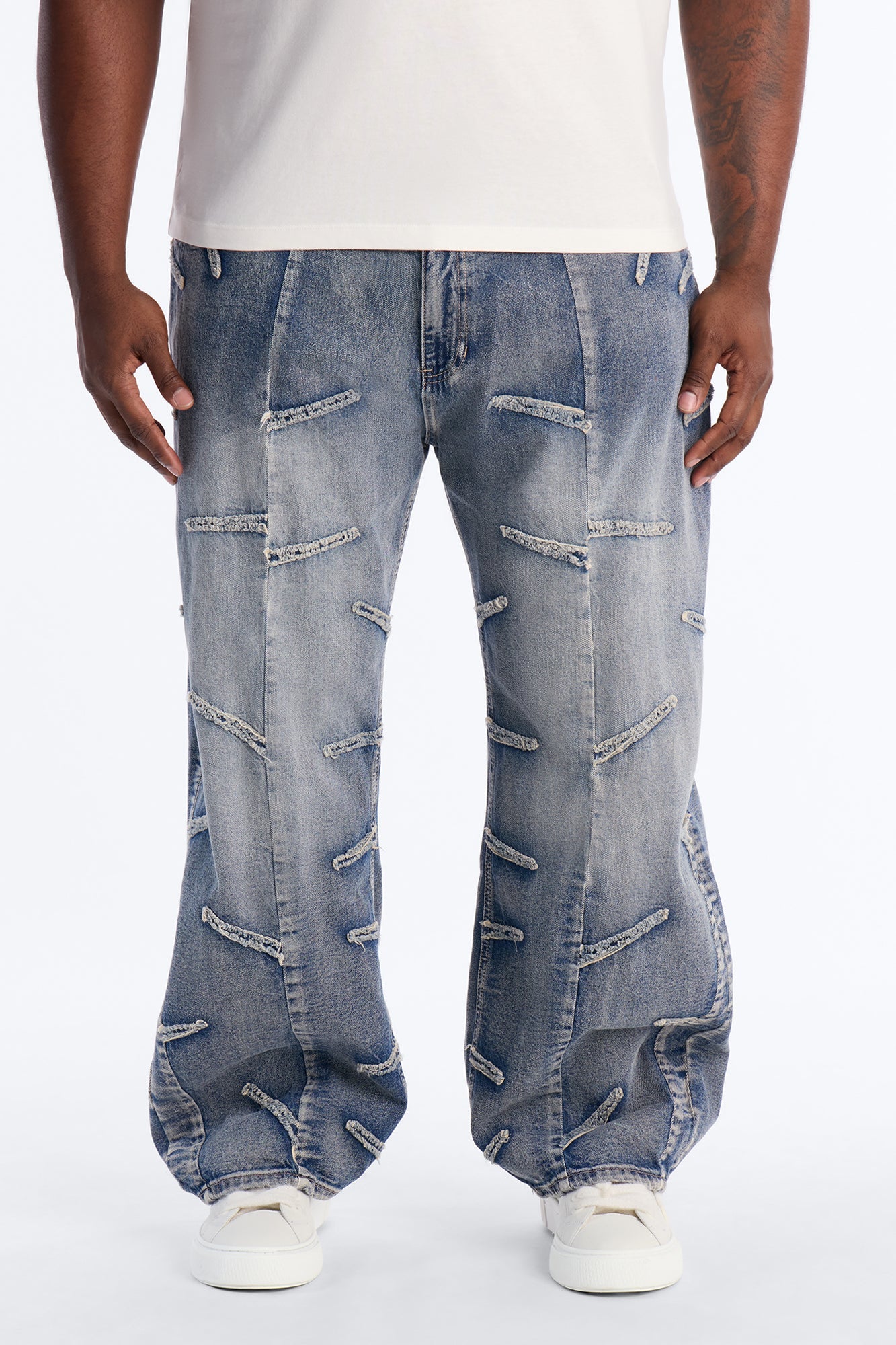 Barrel Slanted Fray Jean - Medium Blue Wash
