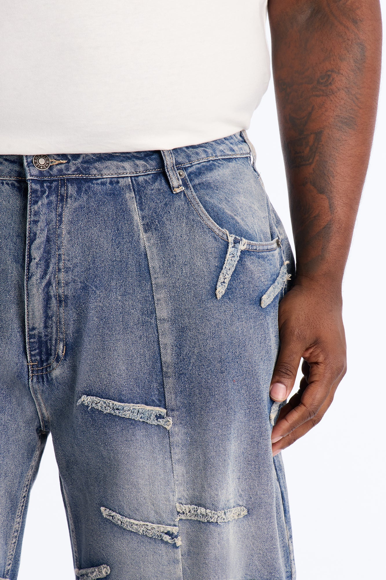 Barrel Slanted Fray Jean - Medium Blue Wash