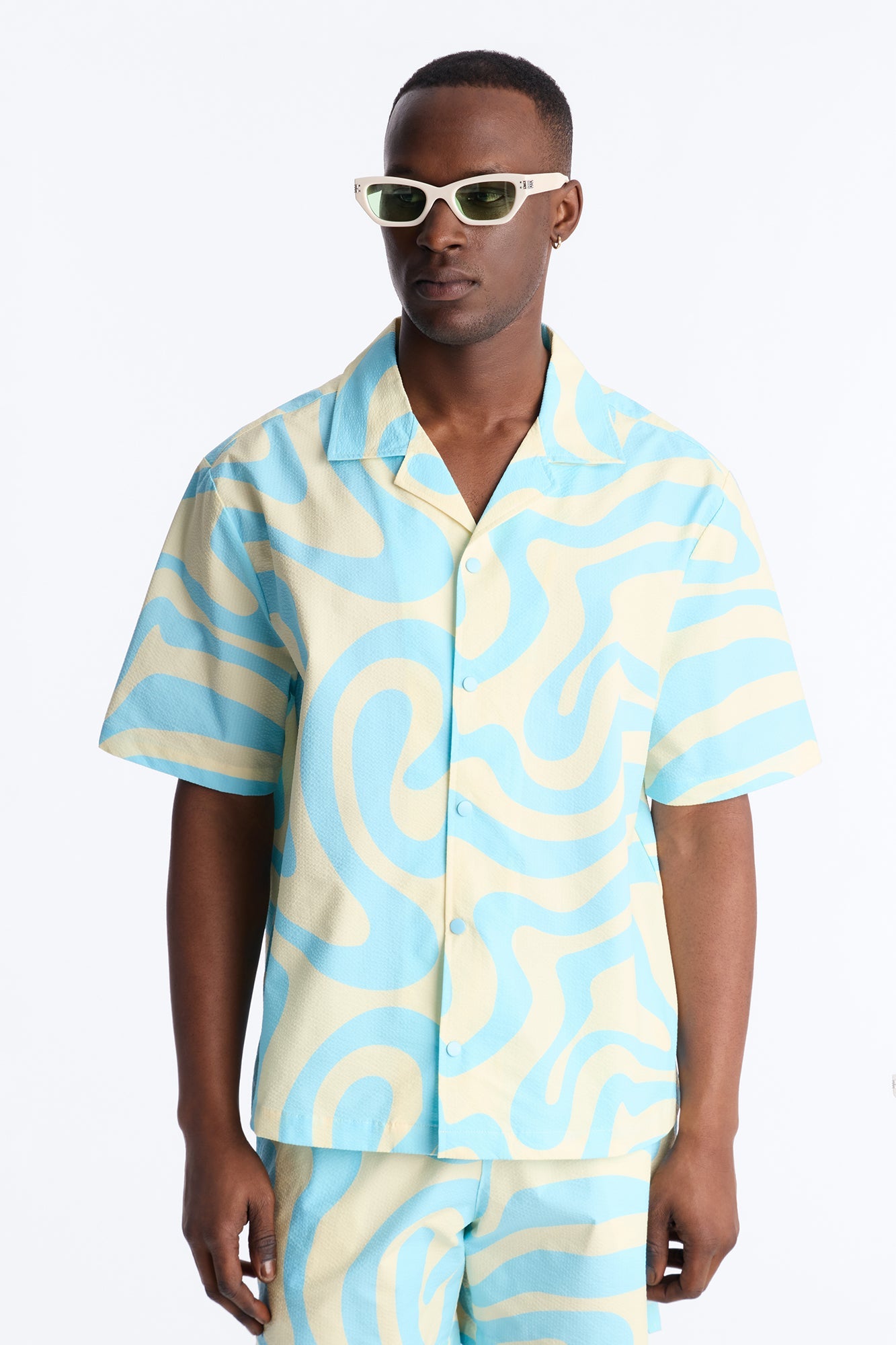 Relaxed Groovy Abstract Printed Seersucker Cuban Collar Button Up Shirt - Blue