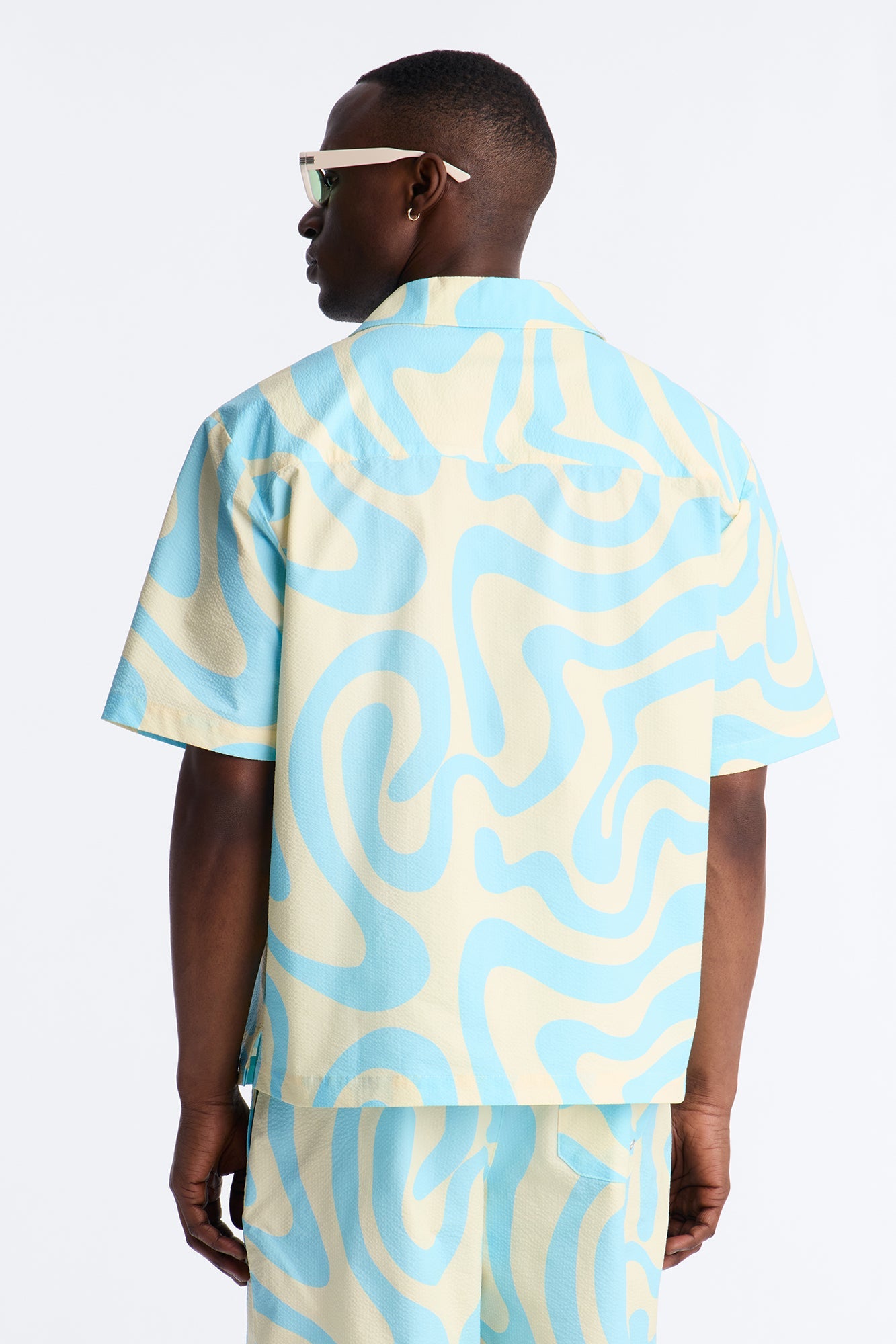 Relaxed Groovy Abstract Printed Seersucker Cuban Collar Button Up Shirt - Blue