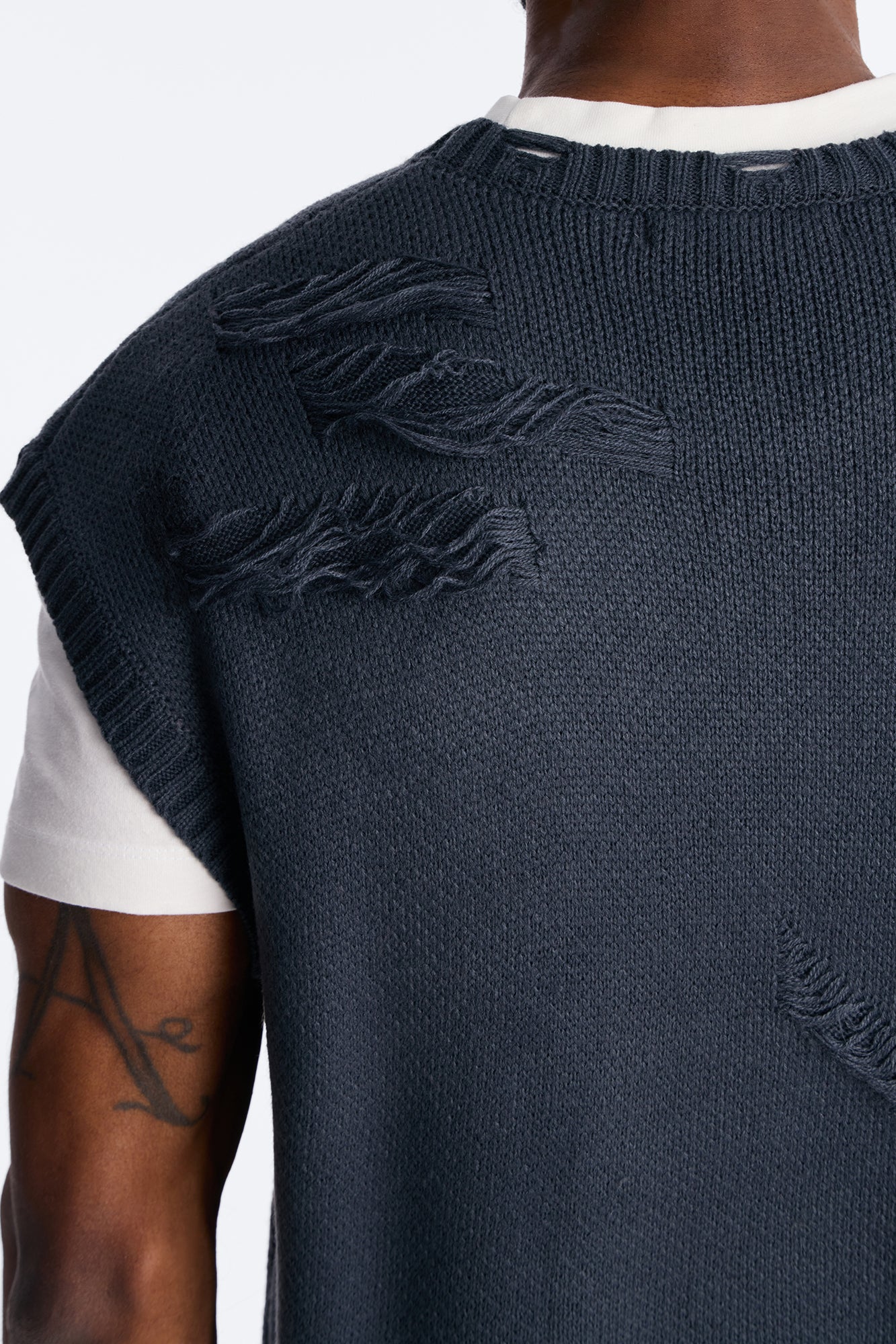 Shredline Desgastado Frayed Sweater Vest - Olive