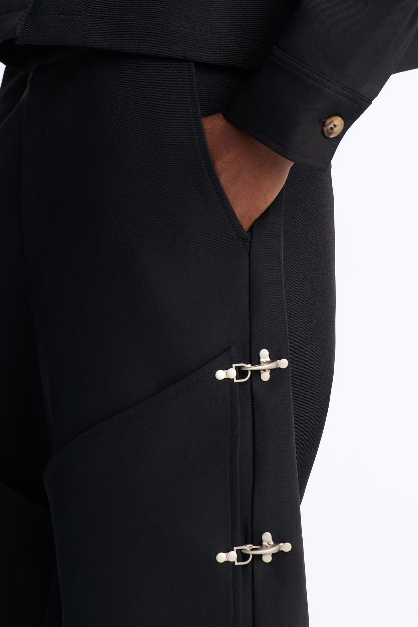 Baggy Vie Clasp Short - Black