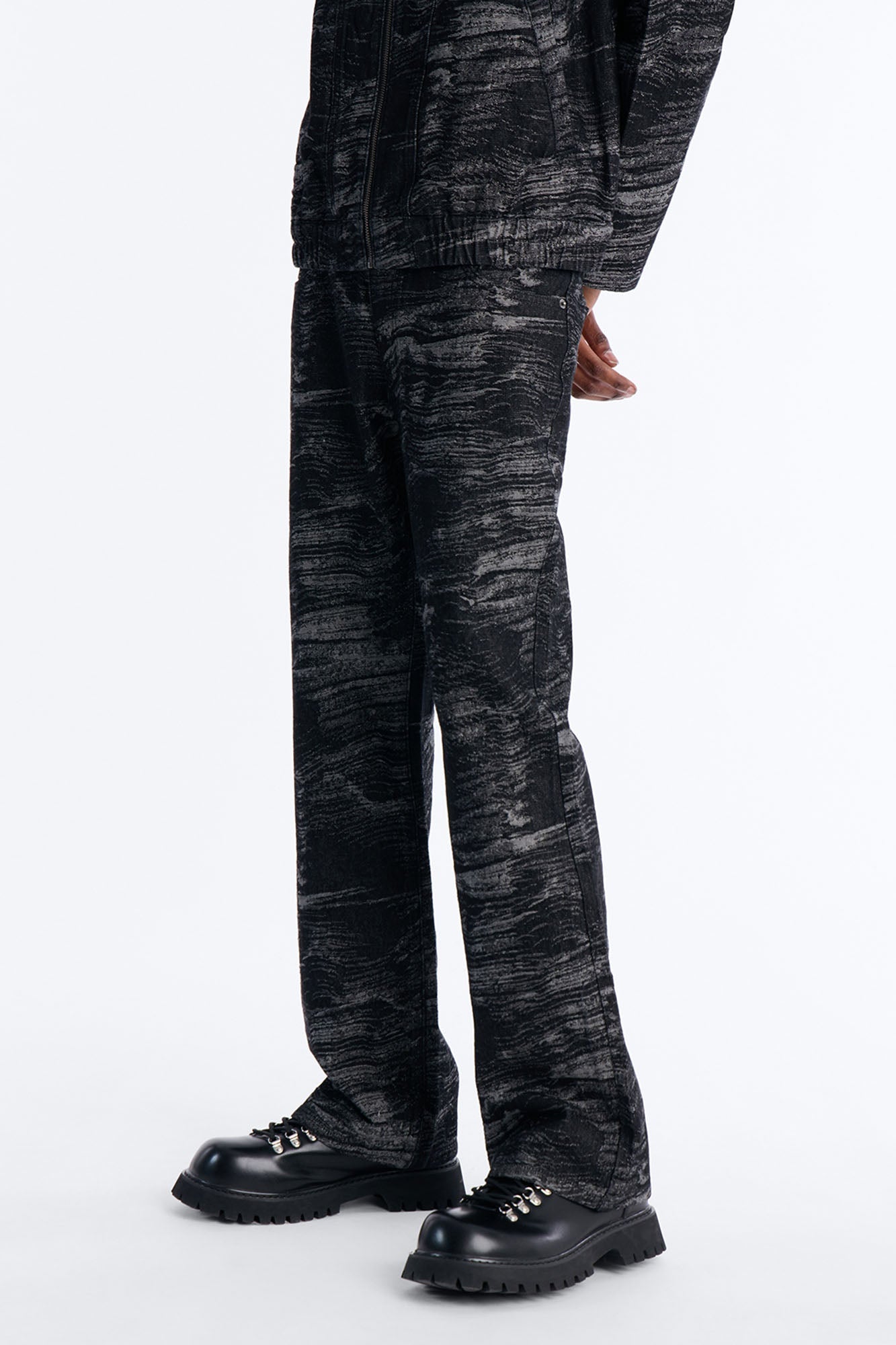 Straight Flare Jacquard Waves Jean - Black Wash