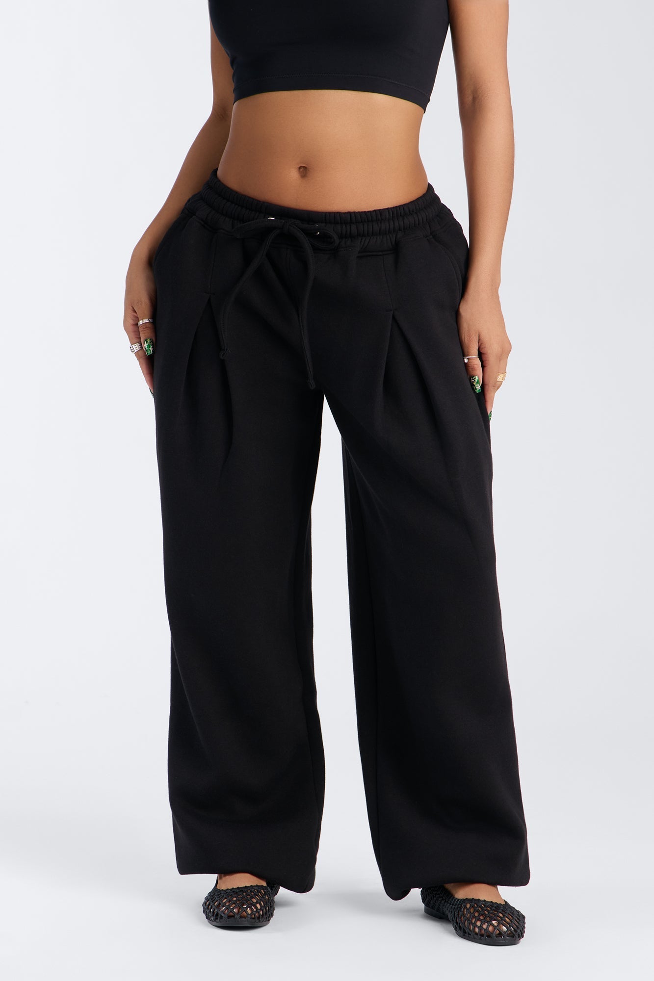 Mia Pleated Fleece Jogger Pants - Black NEWFASHIONEDGE