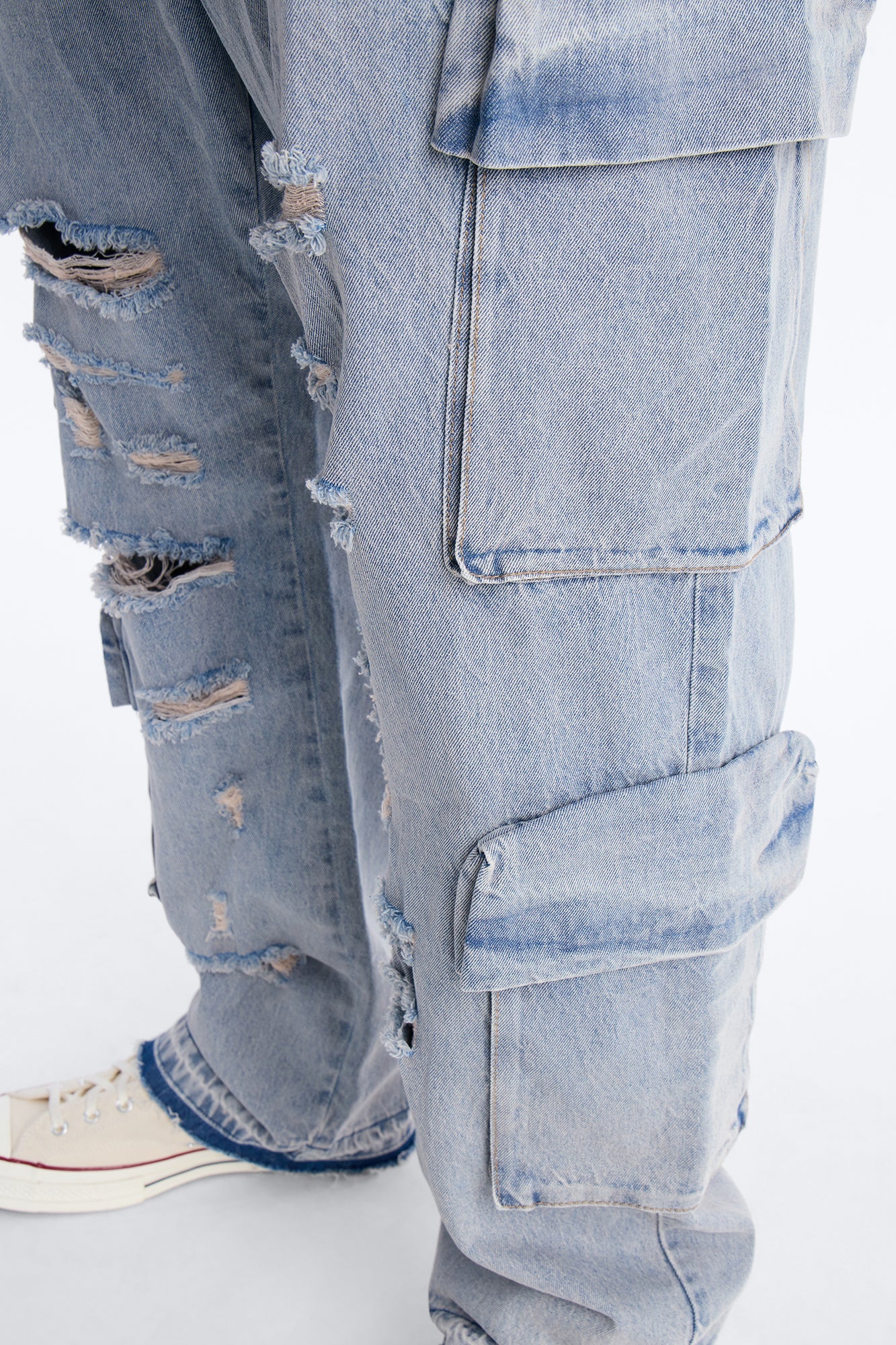 Straight Fractured Cargo Jean - Light Wash