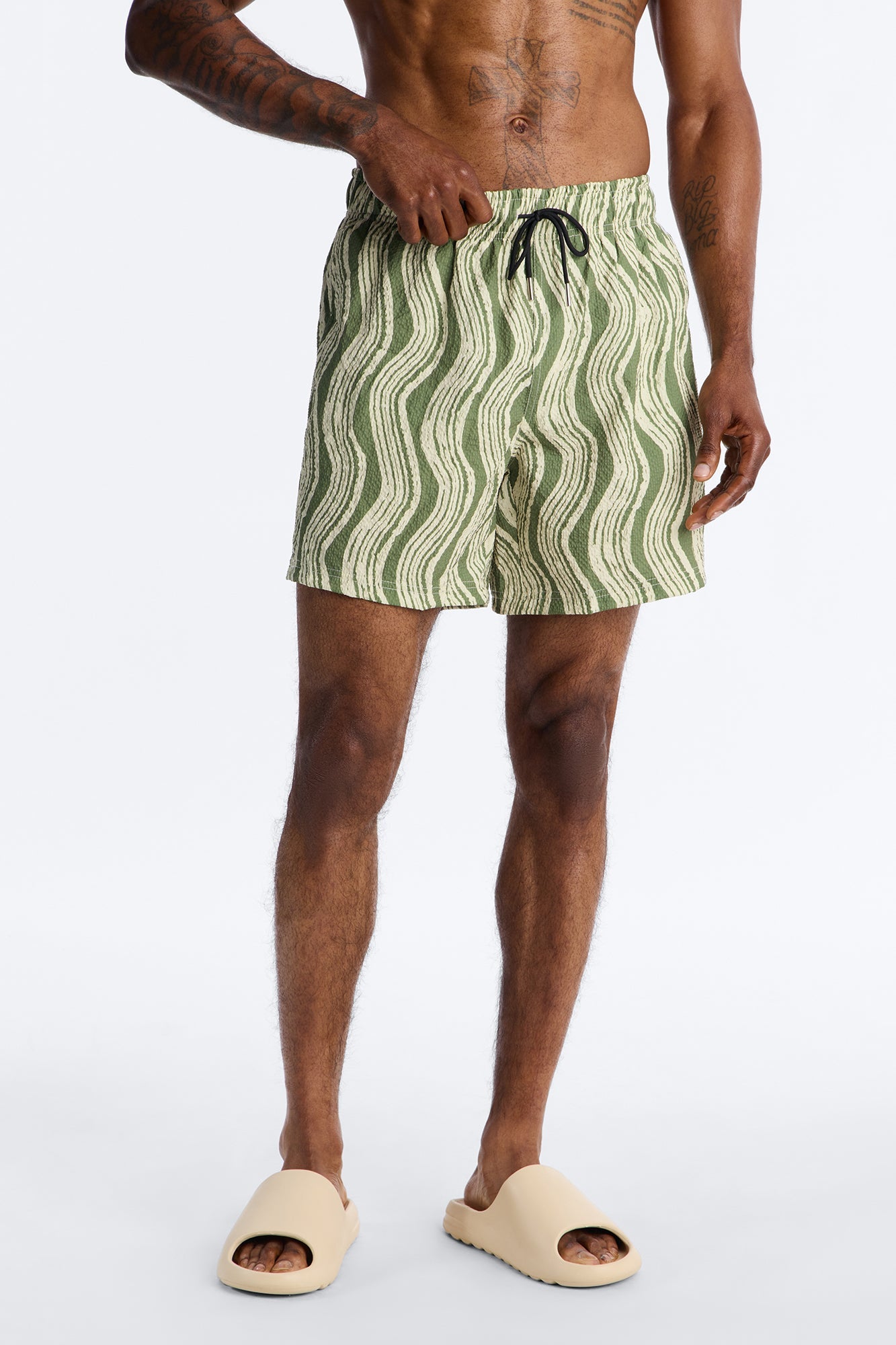 Wave Printed Seersucker Swim Trunk 6″ - Olive