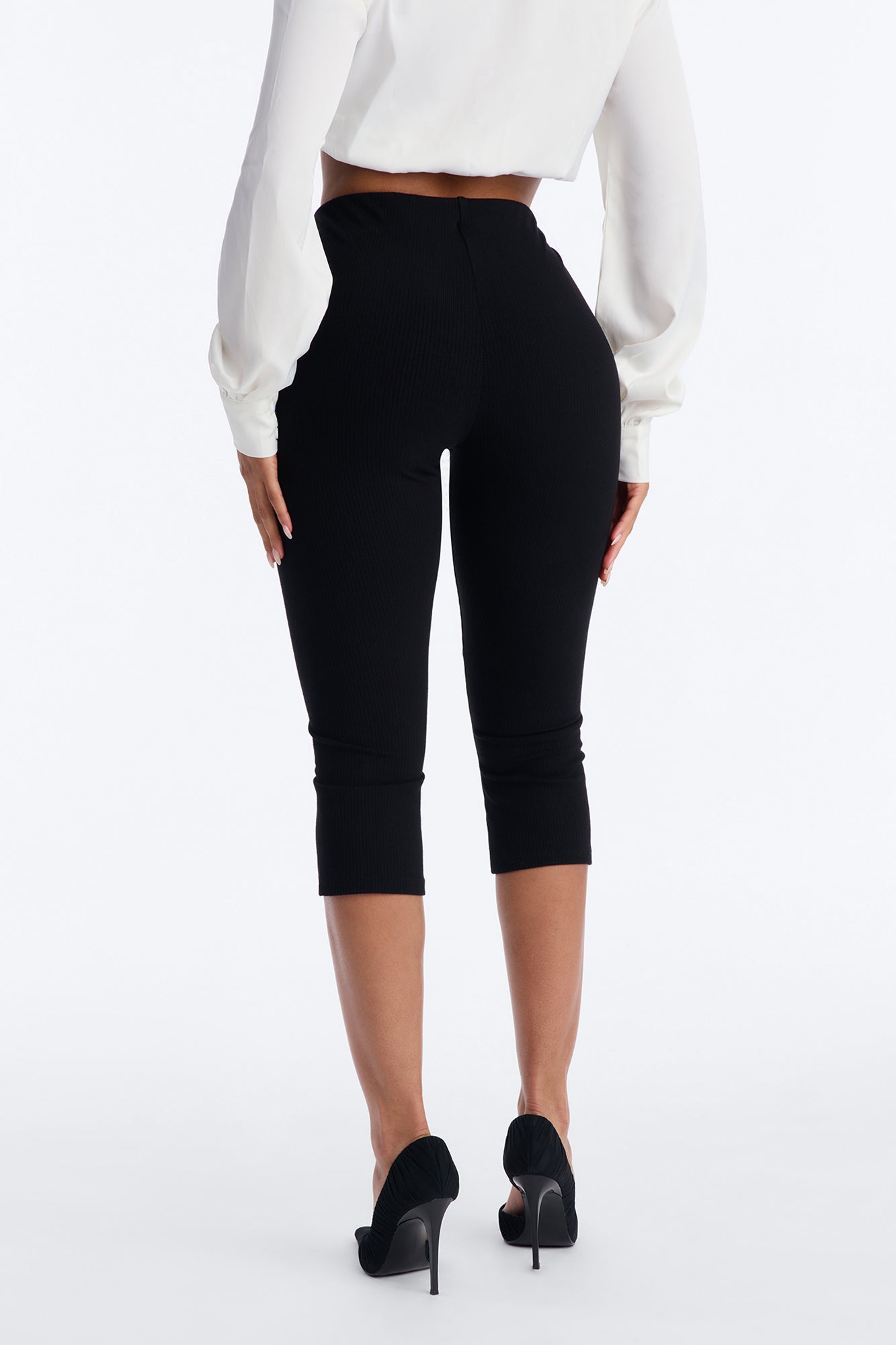 Ultra Ribbed Low Rise Capri Legging - Black NEWFASHIONEDGE