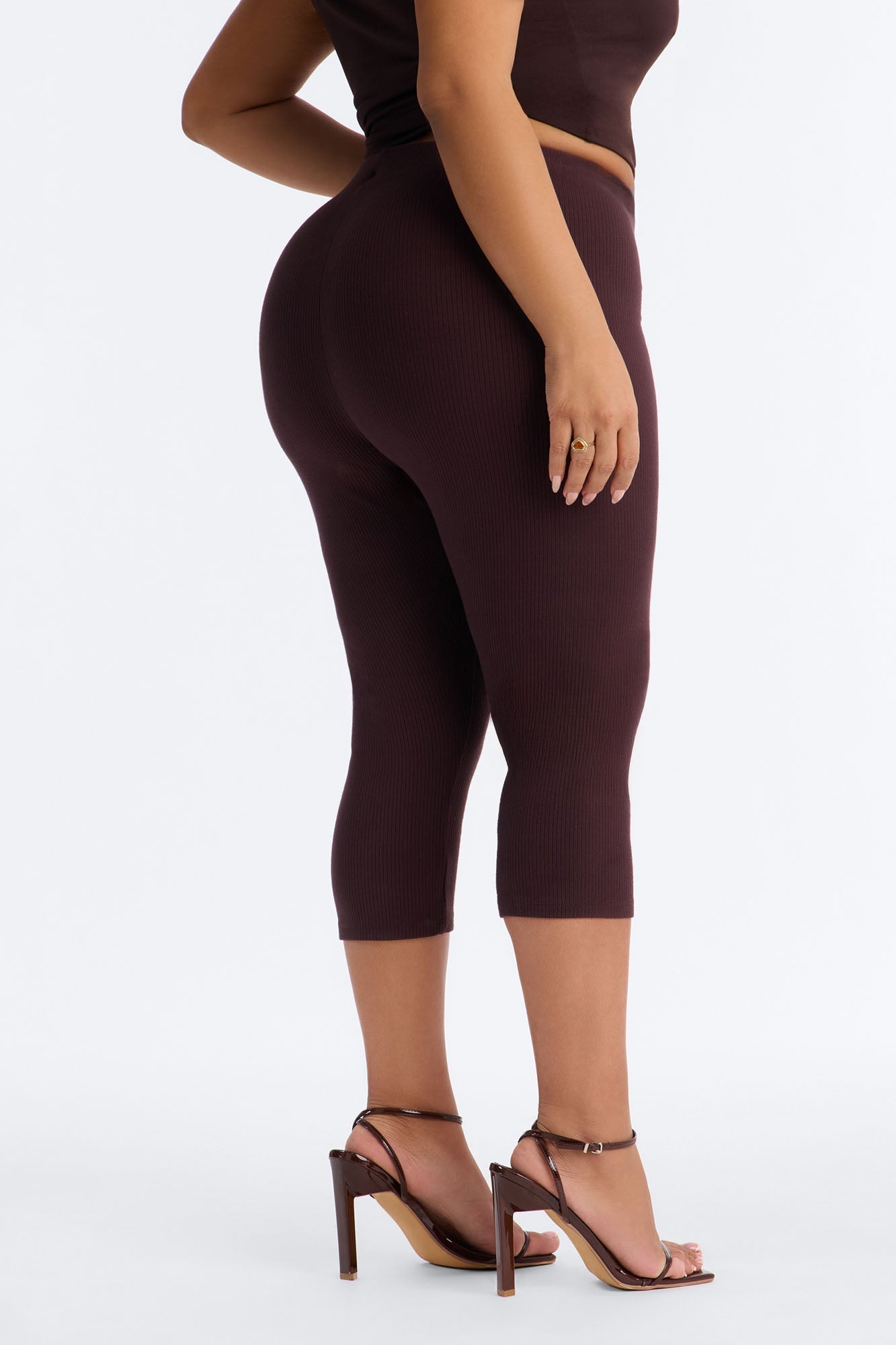 Ultra Ribbed Low Rise Capri Legging - Chocolate