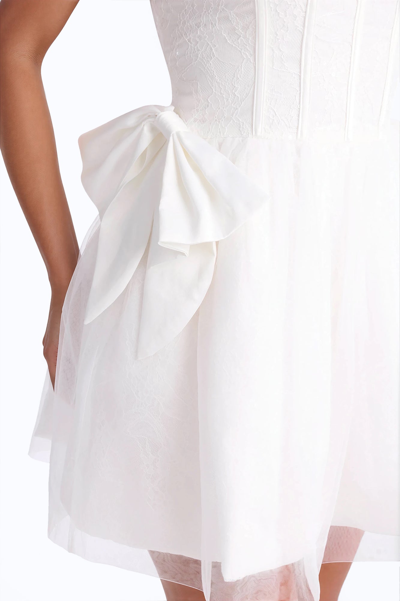 Rayna Embellished Lace Mini Dress - White NEWFASHIONEDGE