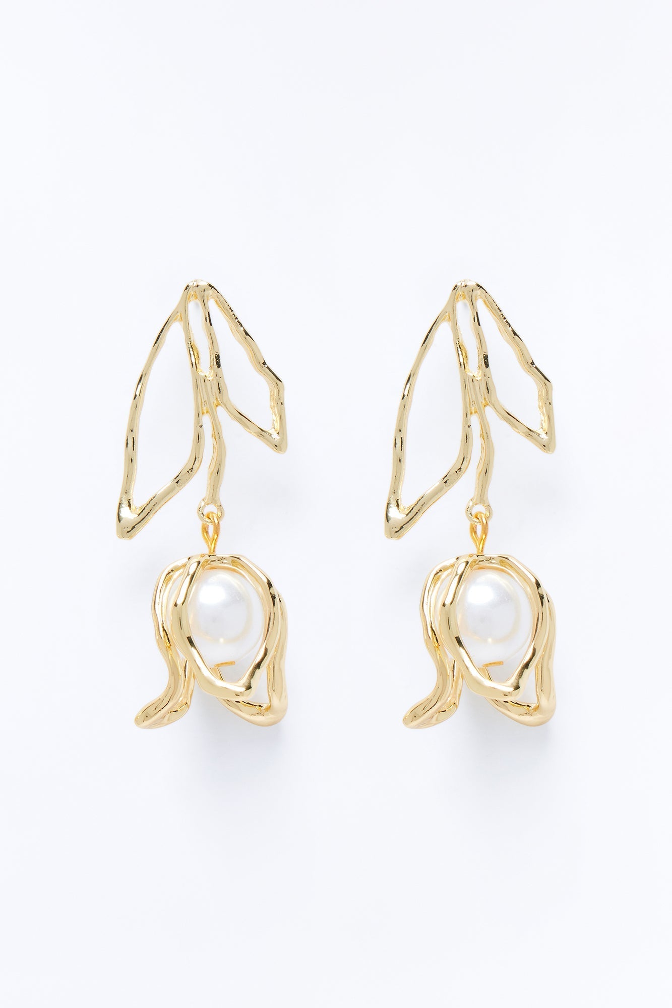 Petal Pearl Drop Earrings - Gold NEWFASHIONEDGE