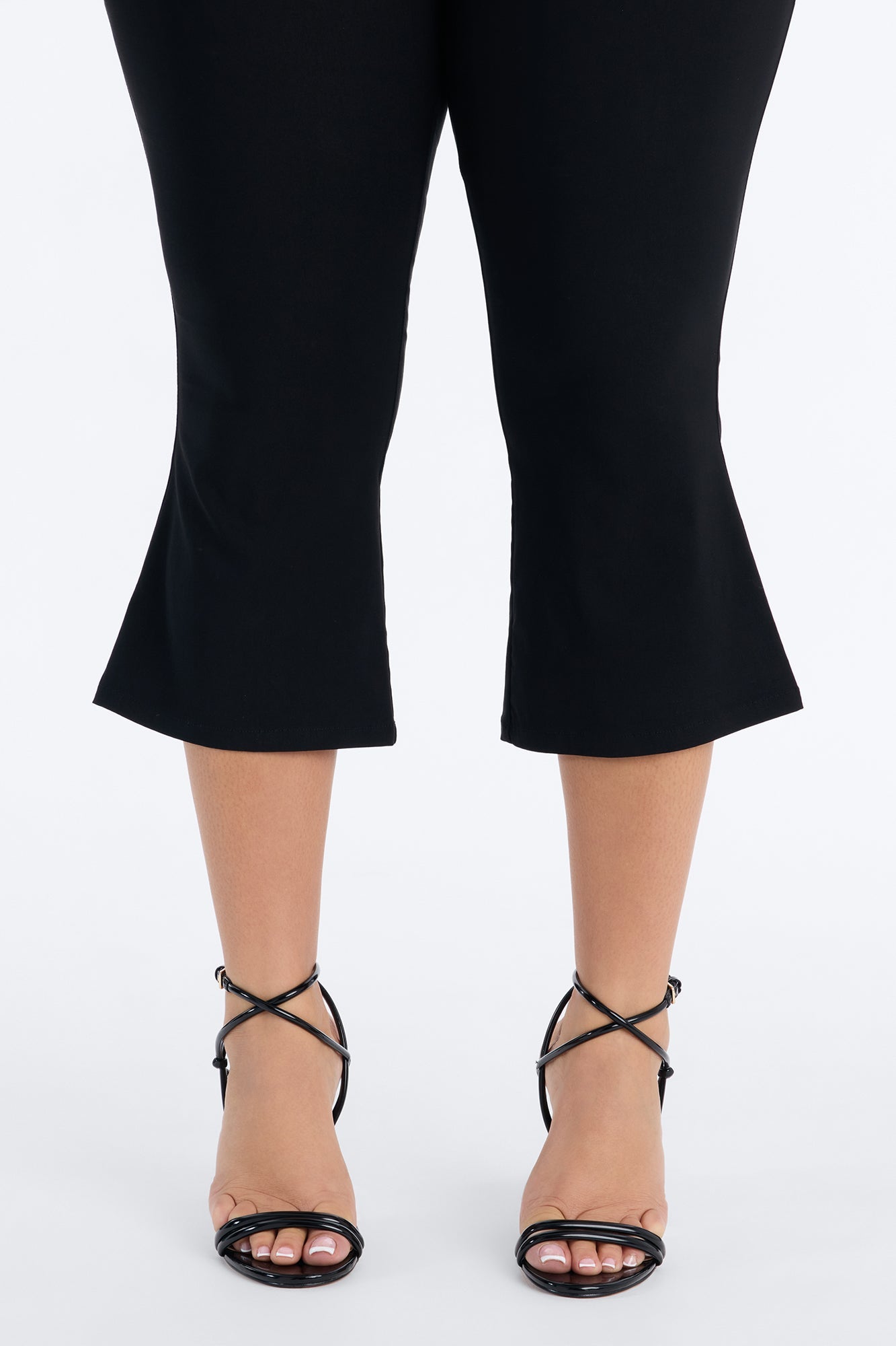 Lenora Capri Mid Rise Pant - Black
