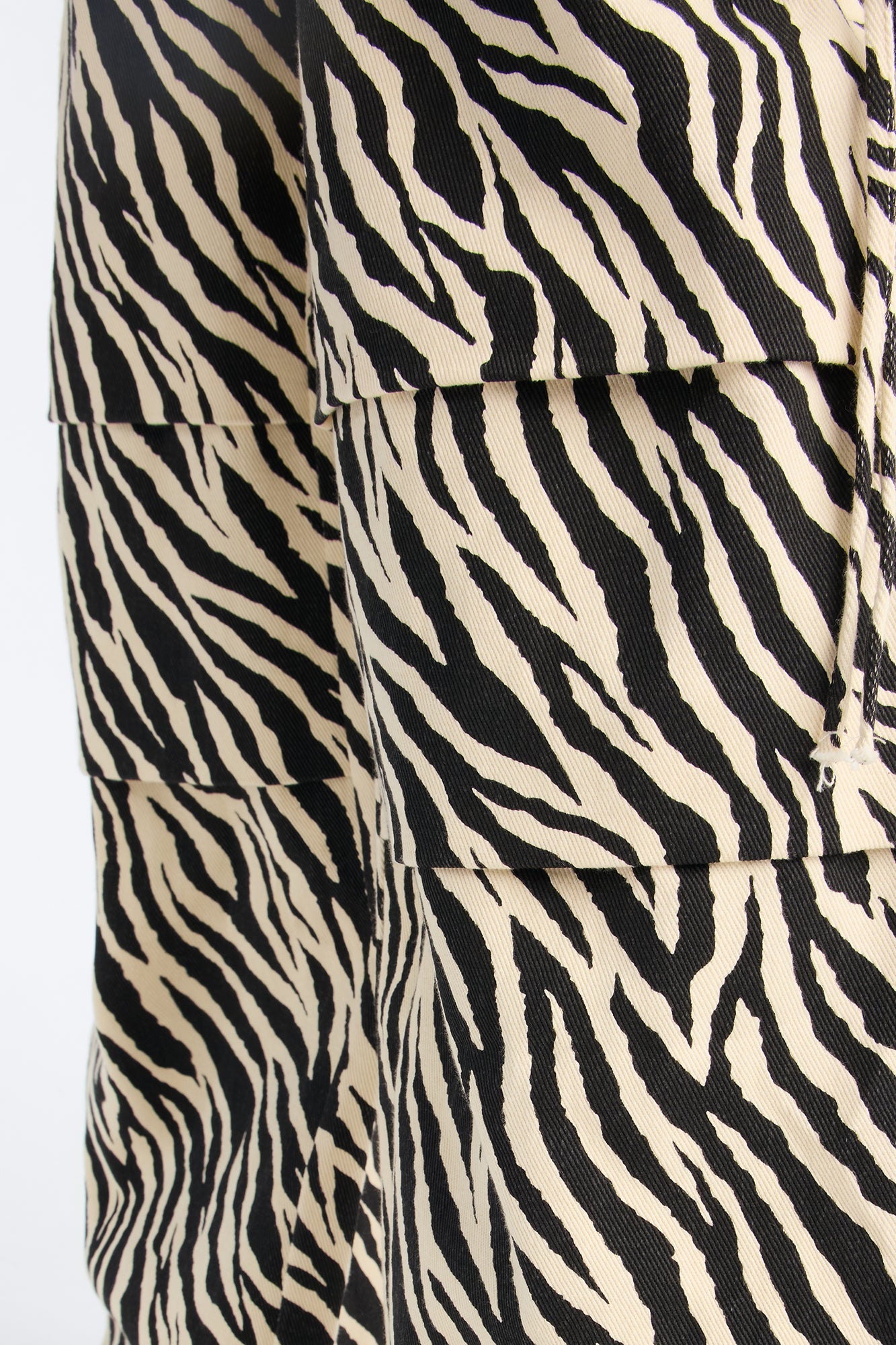Daring Zebra Wide Leg Pleated Pants 33″ - Black/combo