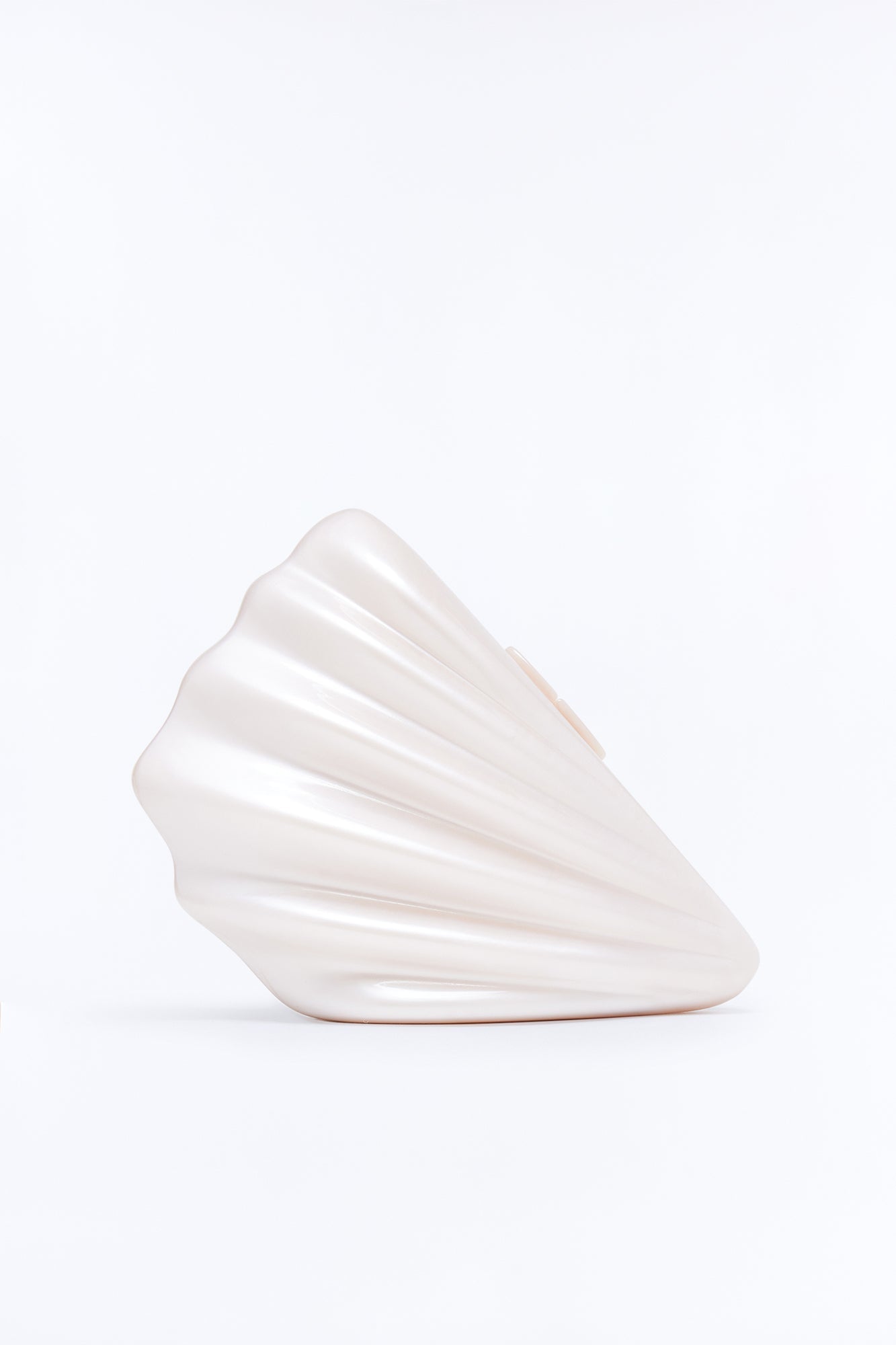 Vacation Treasures Seashell Clutch - Ivory NEWFASHIONEDGE