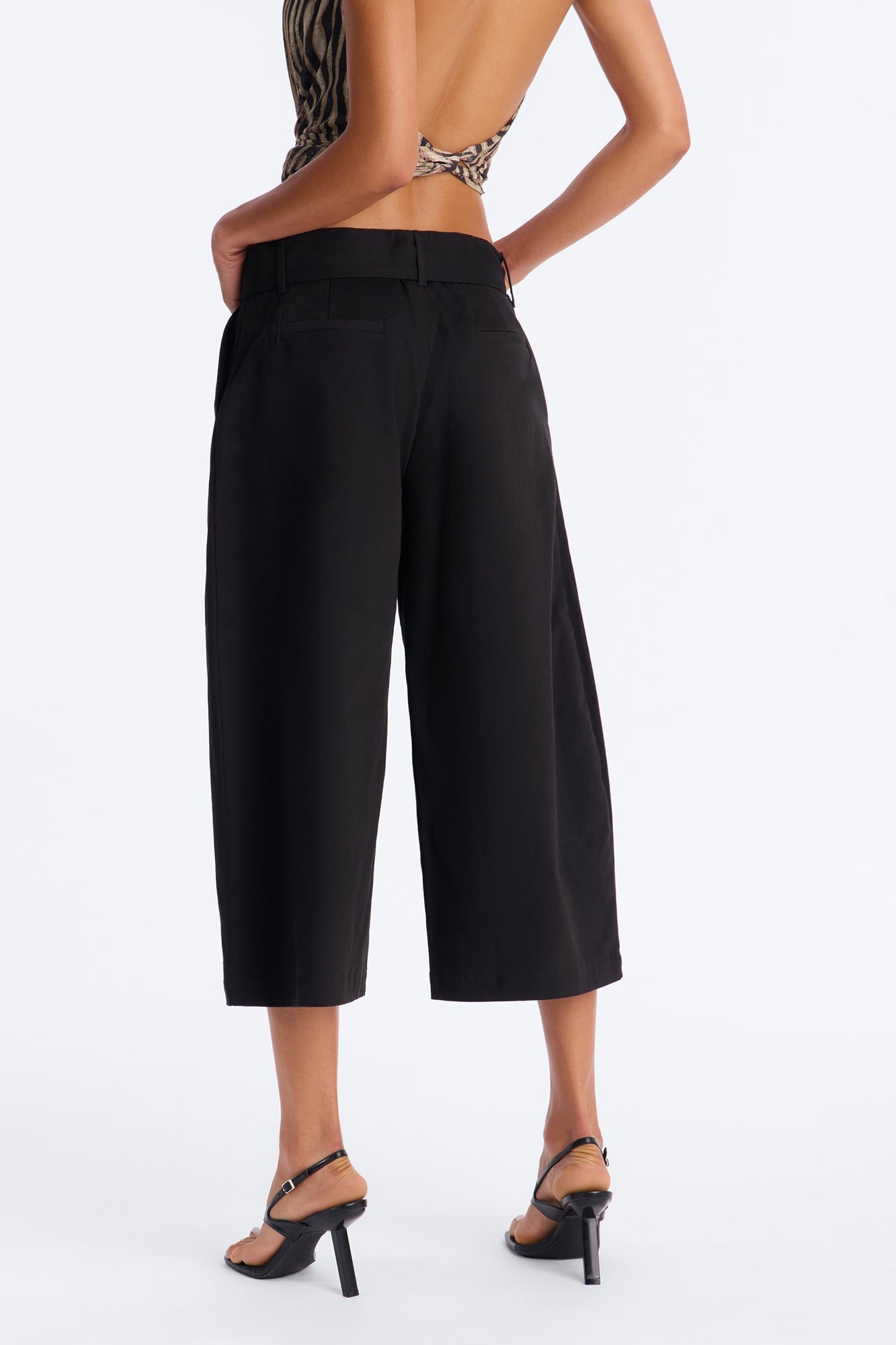 Charity Mid Rise Culotte Barrel Leg Pant - Black