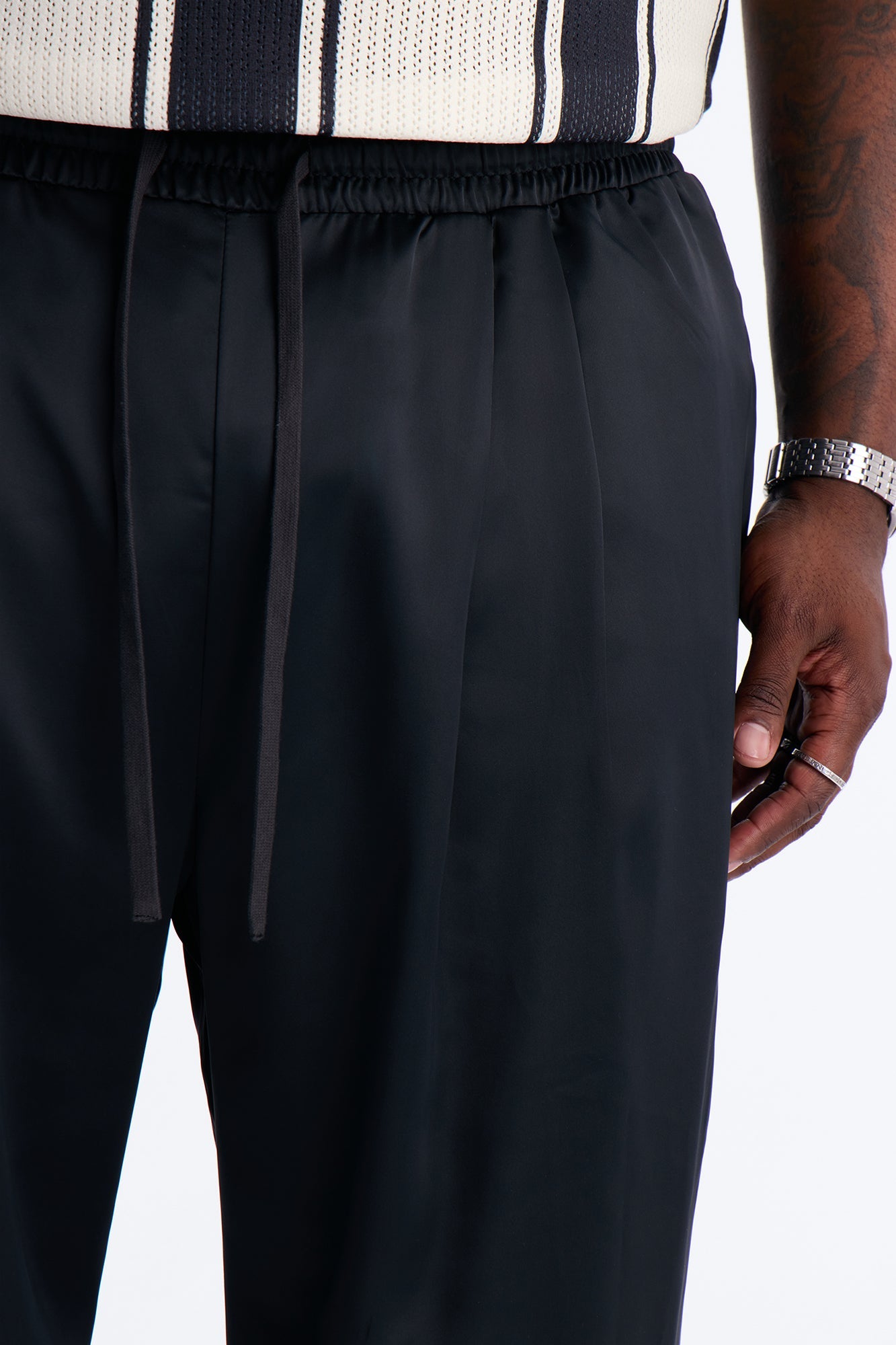 Relaxed Liquid Shadow Pleated Trouser - Black