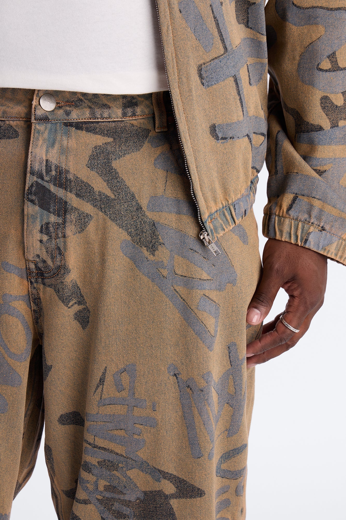 Vintage Graffiti Barrel Jeans - Vintage Wash