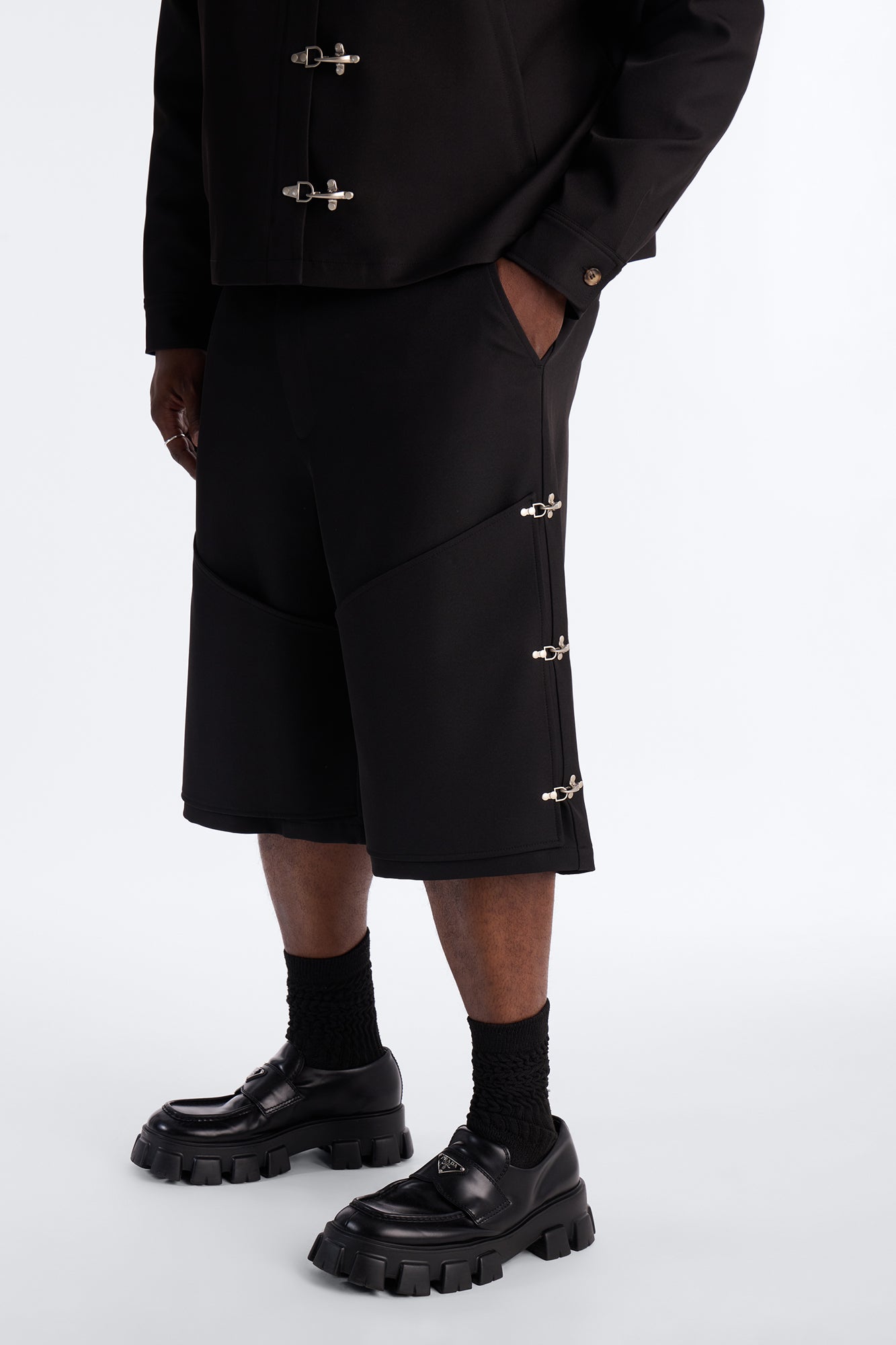 Baggy Vie Clasp Short - Black
