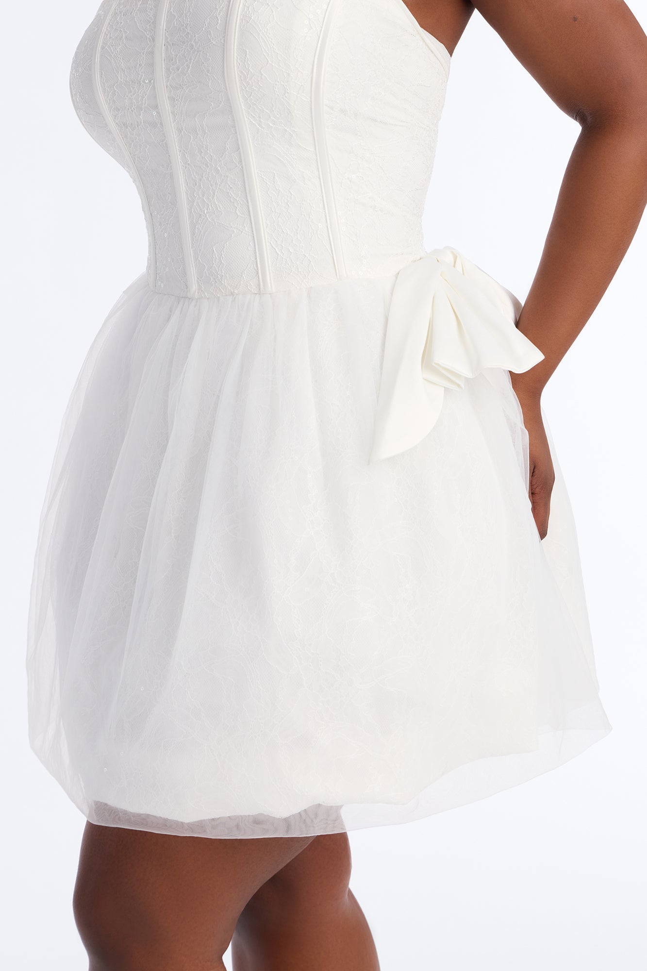 Rayna Embellished Lace Mini Dress - White NEWFASHIONEDGE