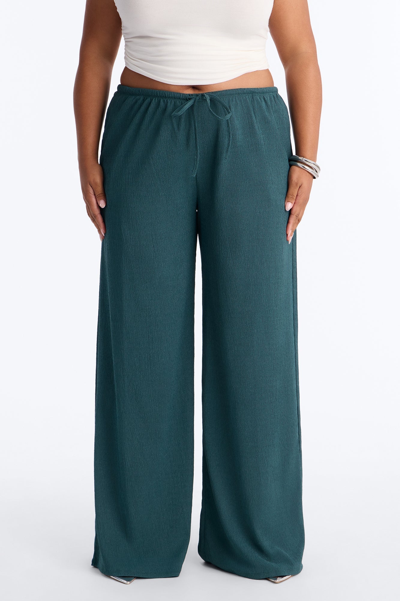 Sadie Low Rise Textured Wide Leg Pant 33″ - Hunter Green NEWFASHIONEDGE