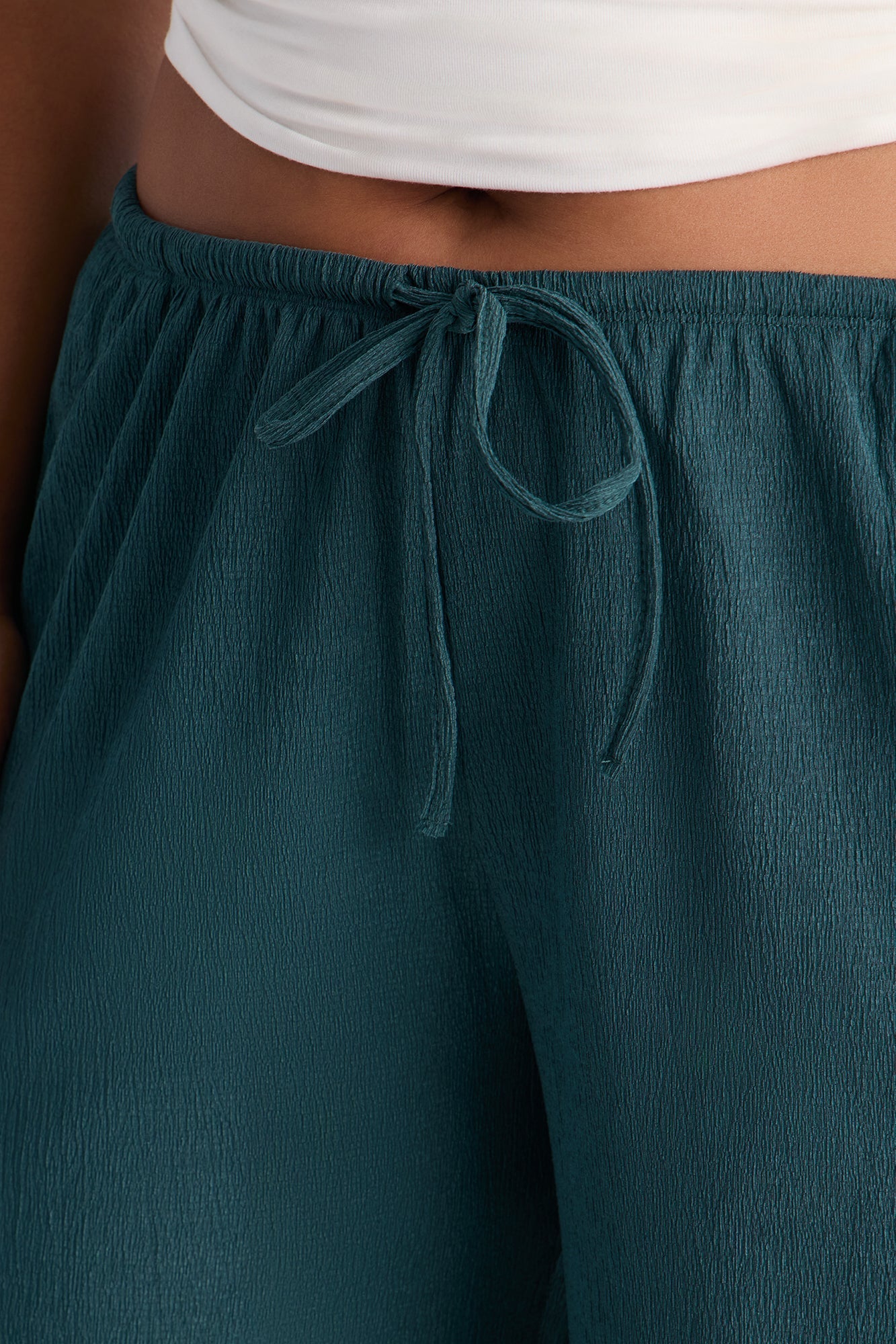 Sadie Low Rise Textured Wide Leg Pant 33″ - Hunter Green NEWFASHIONEDGE