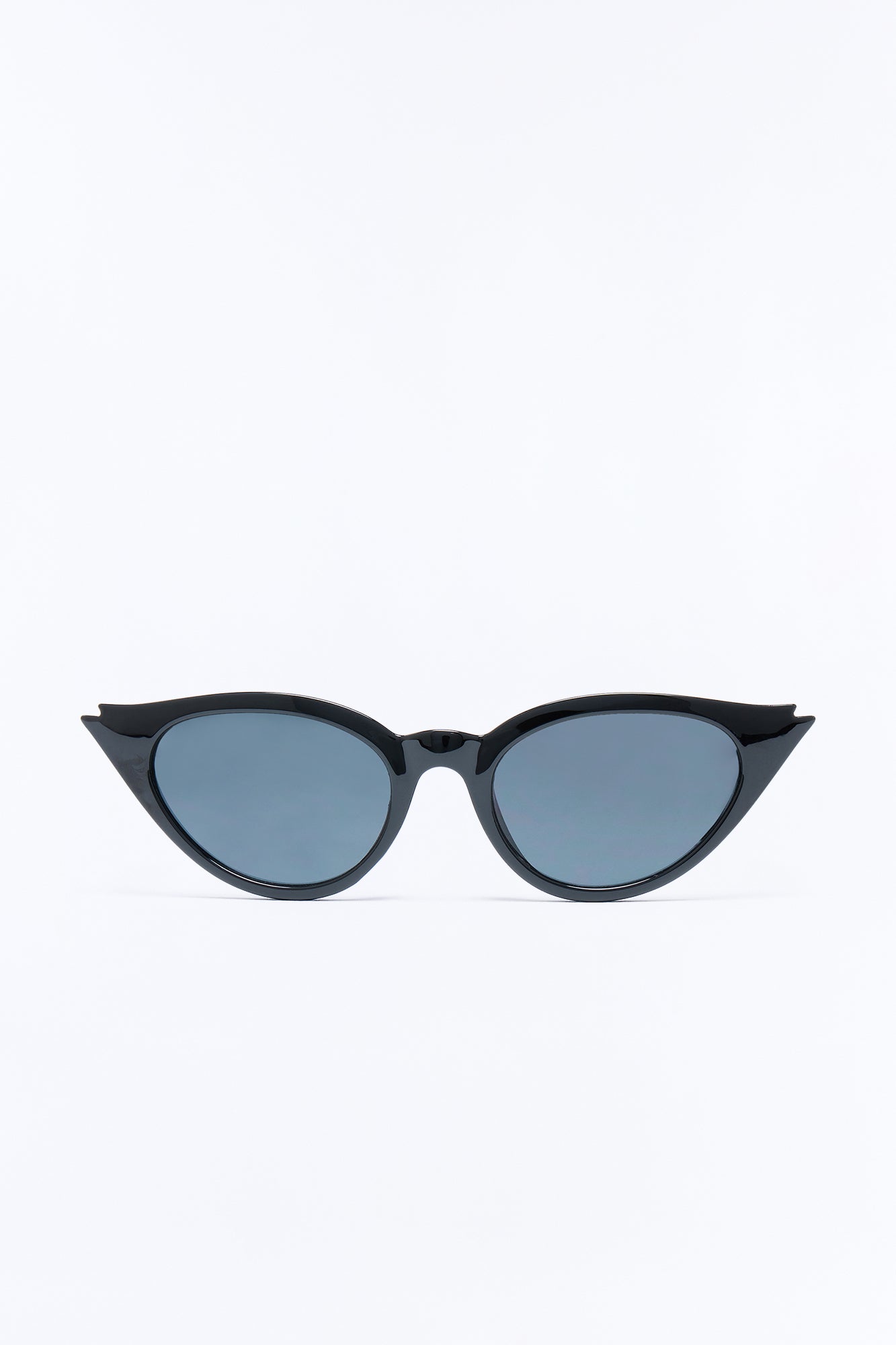 Persuade You Sunglasses - Black NEWFASHIONEDGE