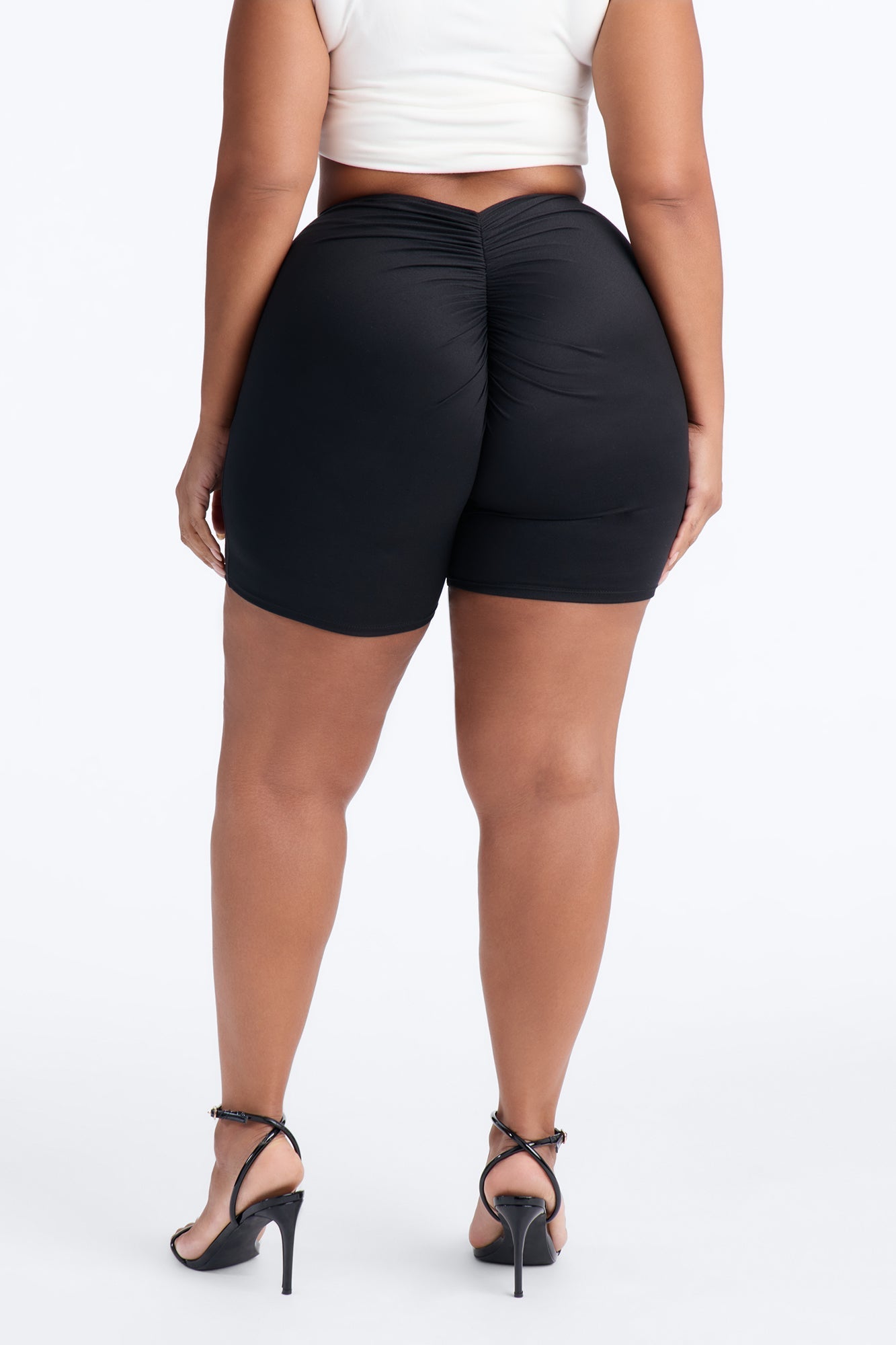 Feeling Cheeky Mid Rise Ruched Butt Biker Short 6″ - Black NEWFASHIONEDGE