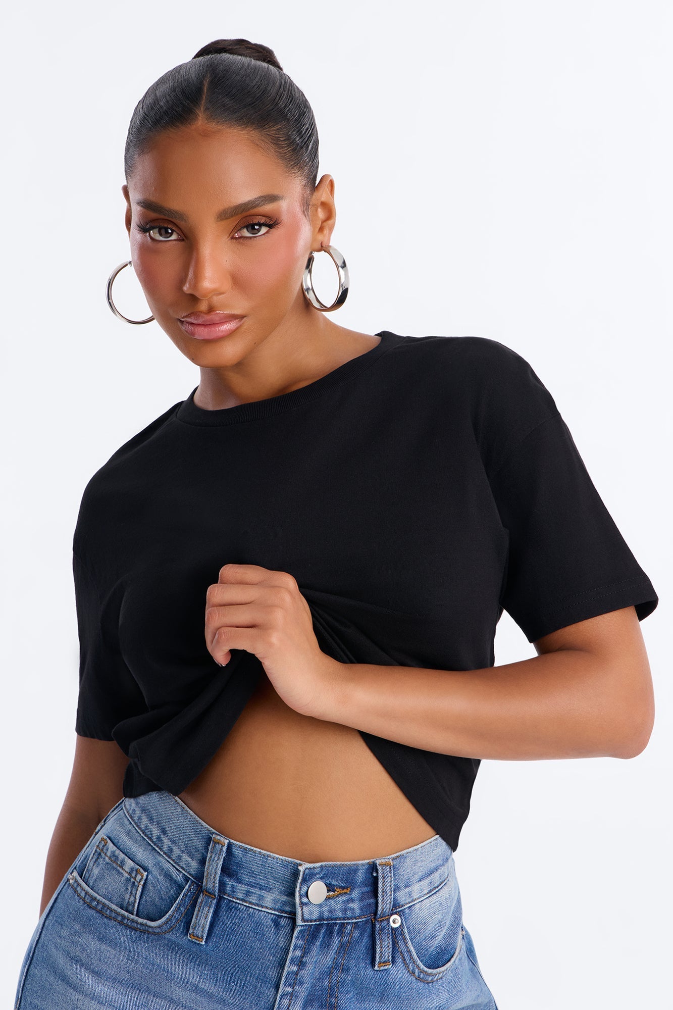 Simple And Modern Cropped Tee - Black