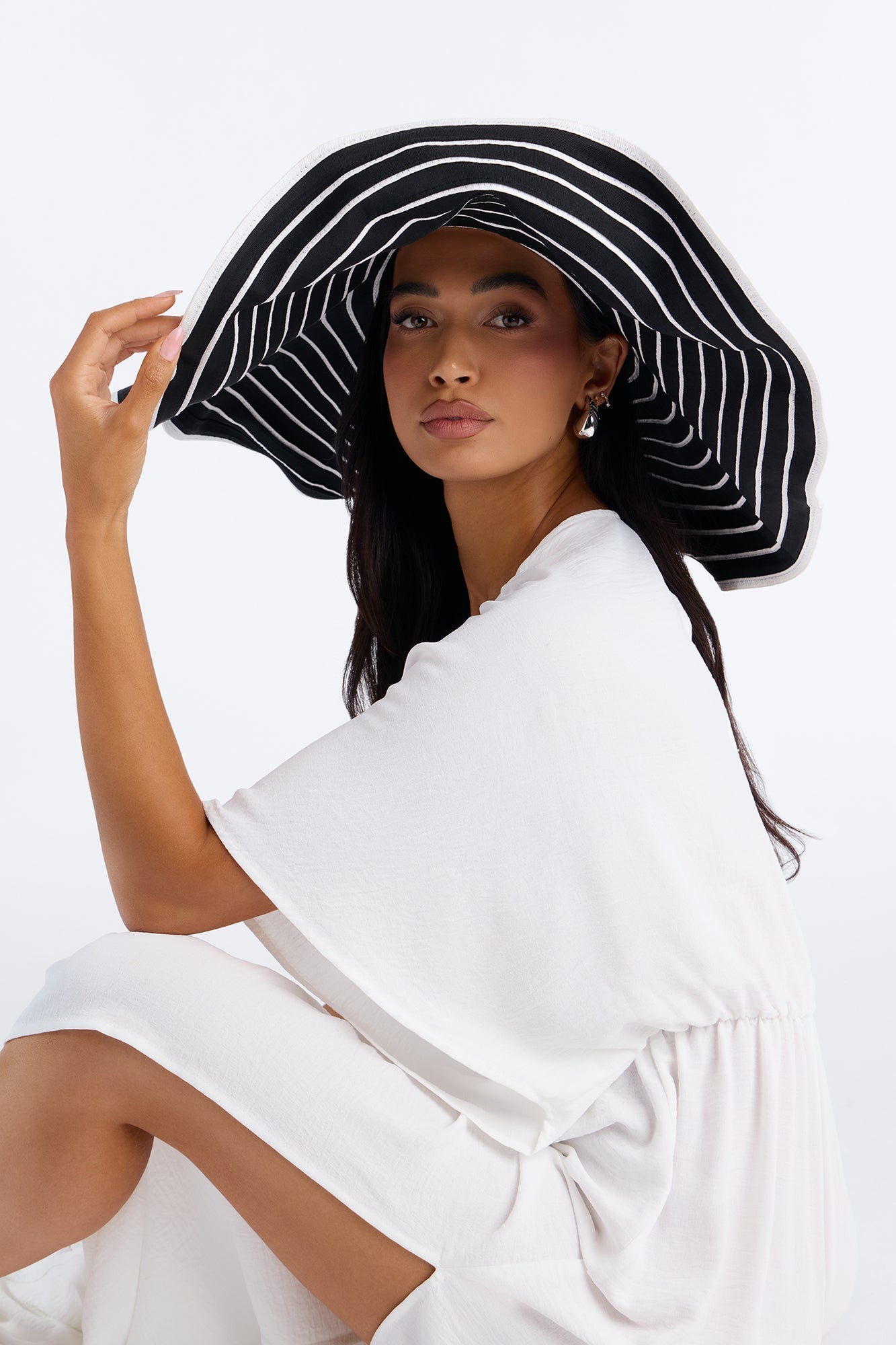 Drama On The Beach Sun Hat - Black/White NEWFASHIONEDGE