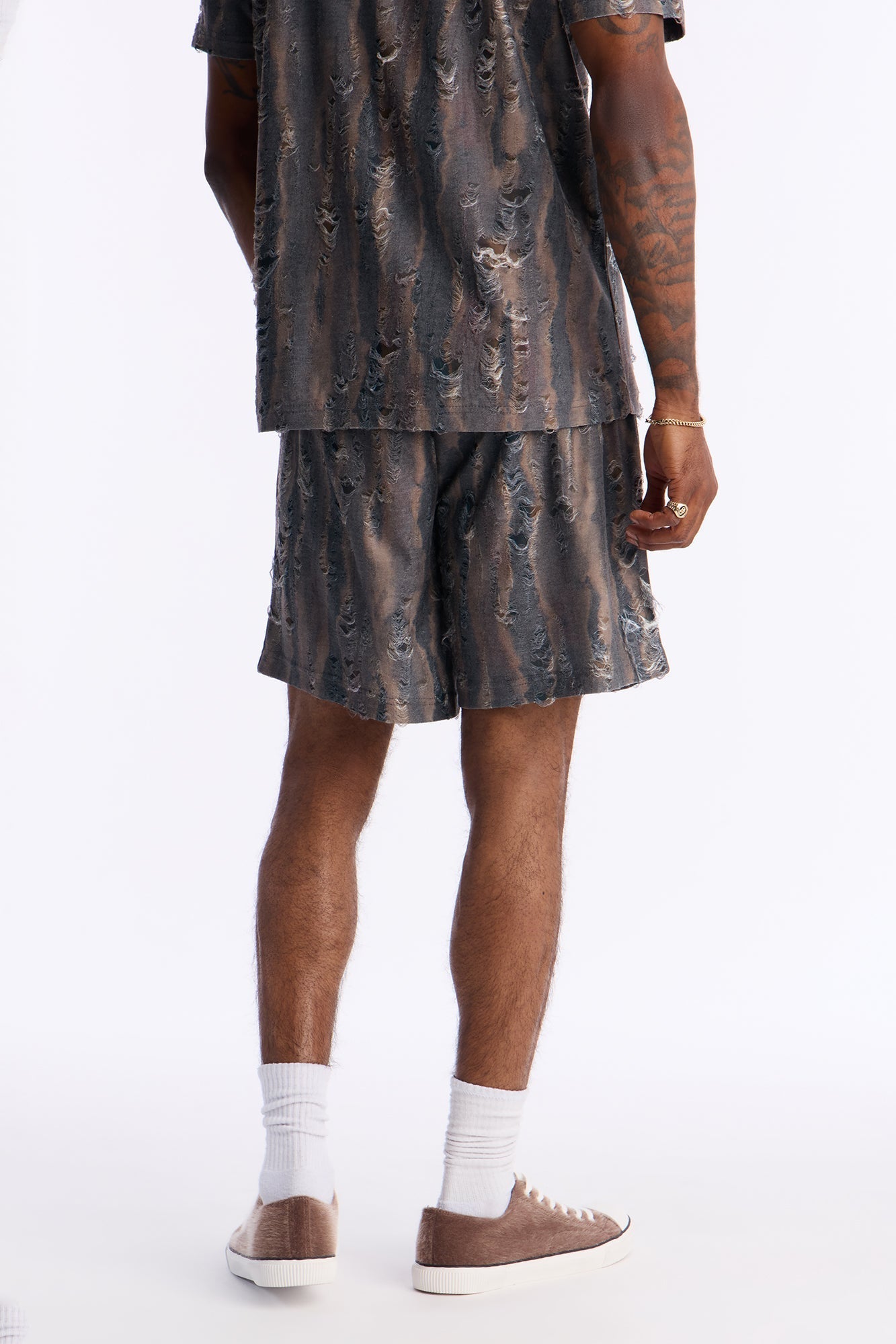Relaxed Fragmented Realism Distressed Short - Brown