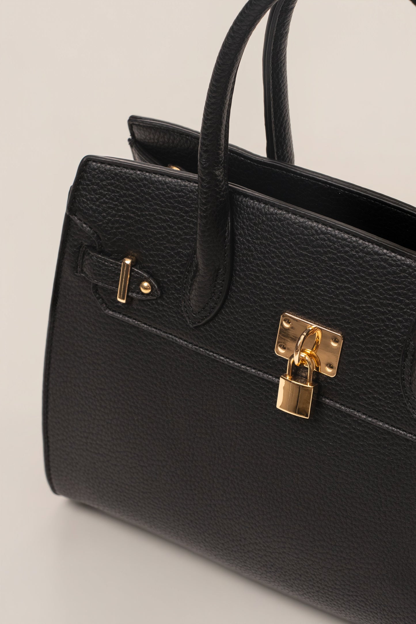 Black Alva Handbag NEWFASHIONEDGE