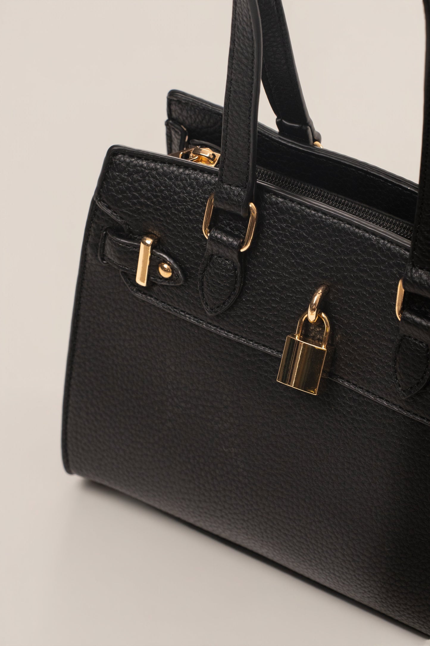 Black Alva Handbag NEWFASHIONEDGE