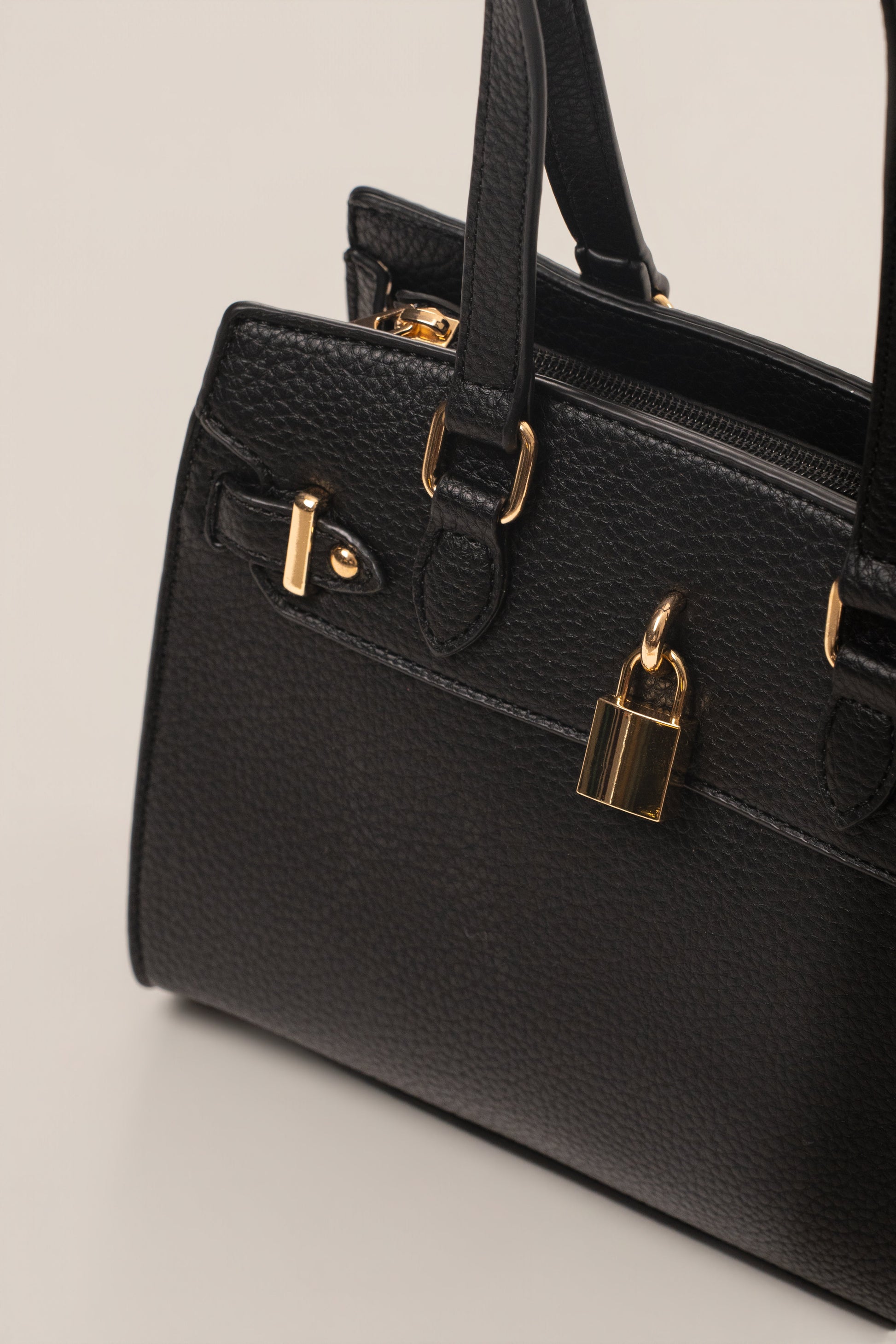Black Alva Handbag NEWFASHIONEDGE