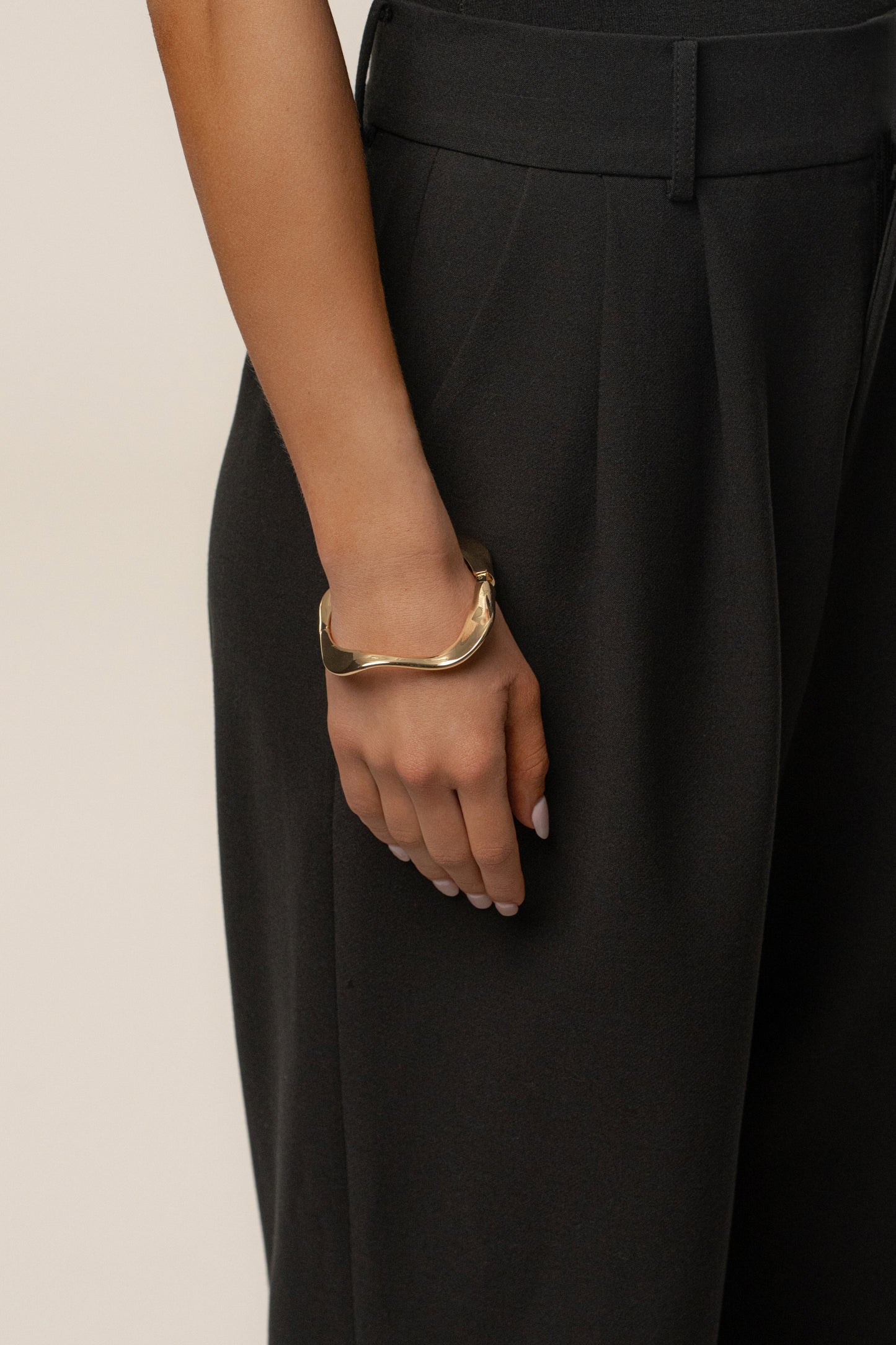Gold Wavy Hinge Bracelet JLUXLABEL