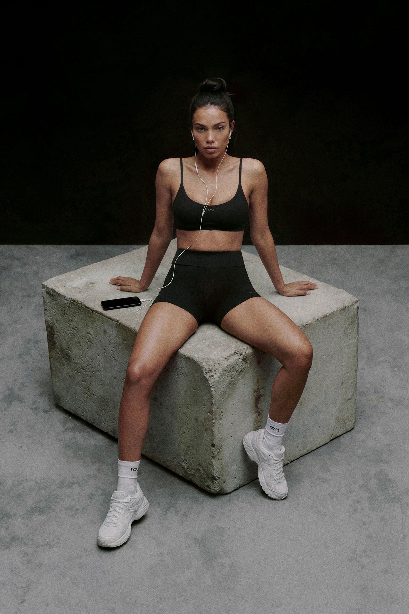 CloudForm™ Strappy Back Sports Bra - Black NEWFASHIONEDGE