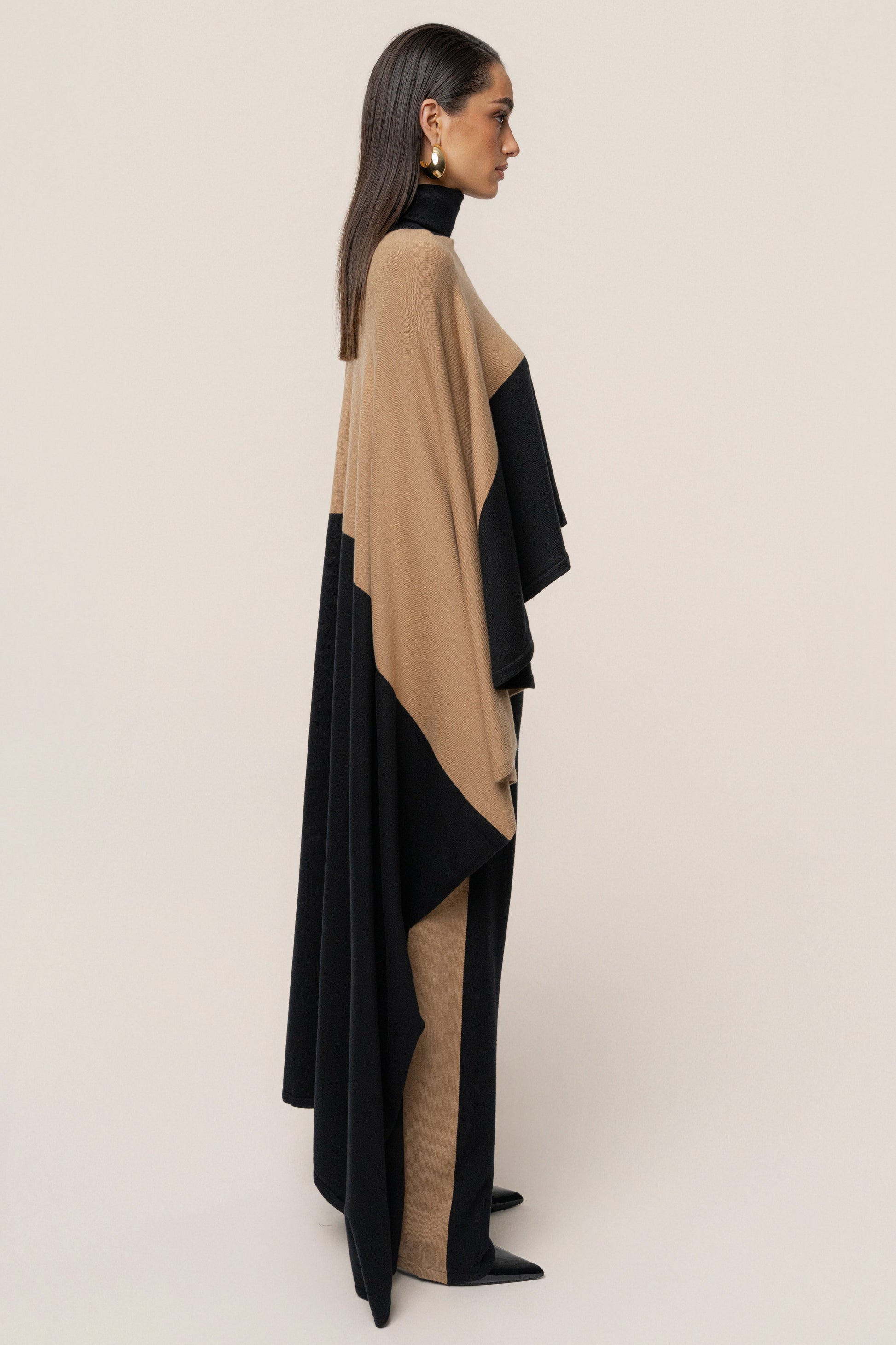 Black Chasing Fall Contrast Top JLUXLABEL