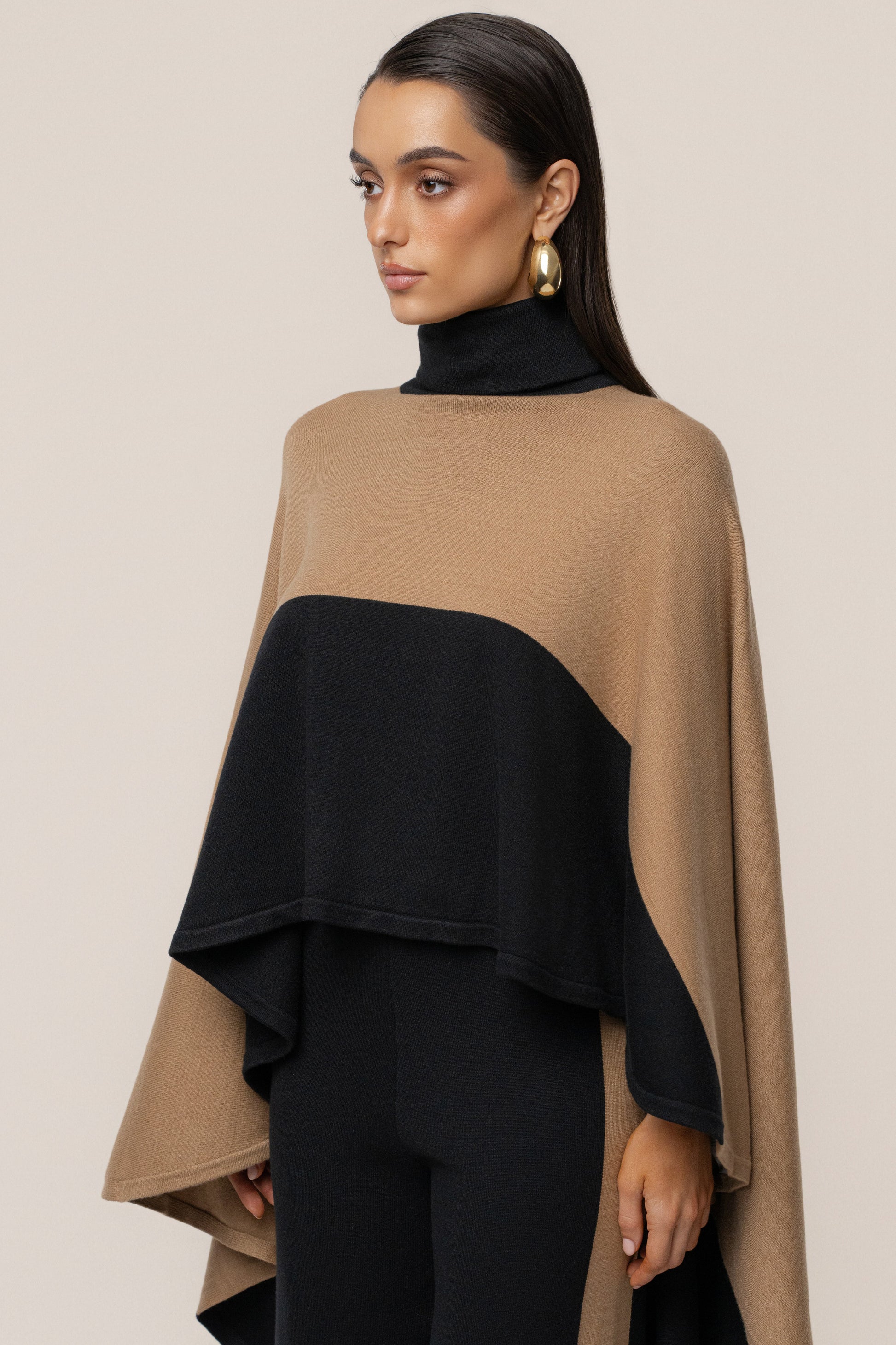 Black Chasing Fall Contrast Top JLUXLABEL