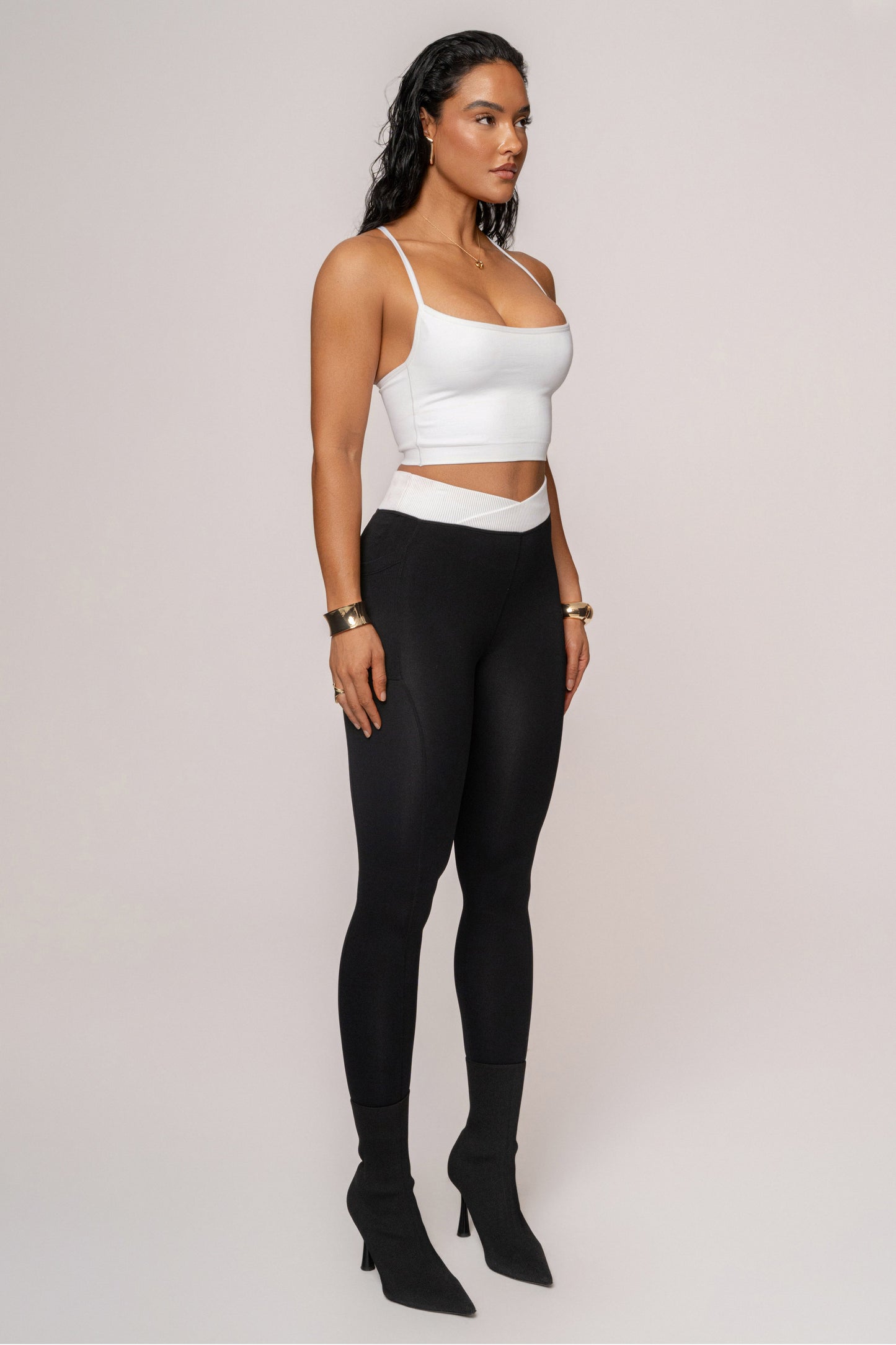 White Active Crop Top NEWFASHIONEDGE