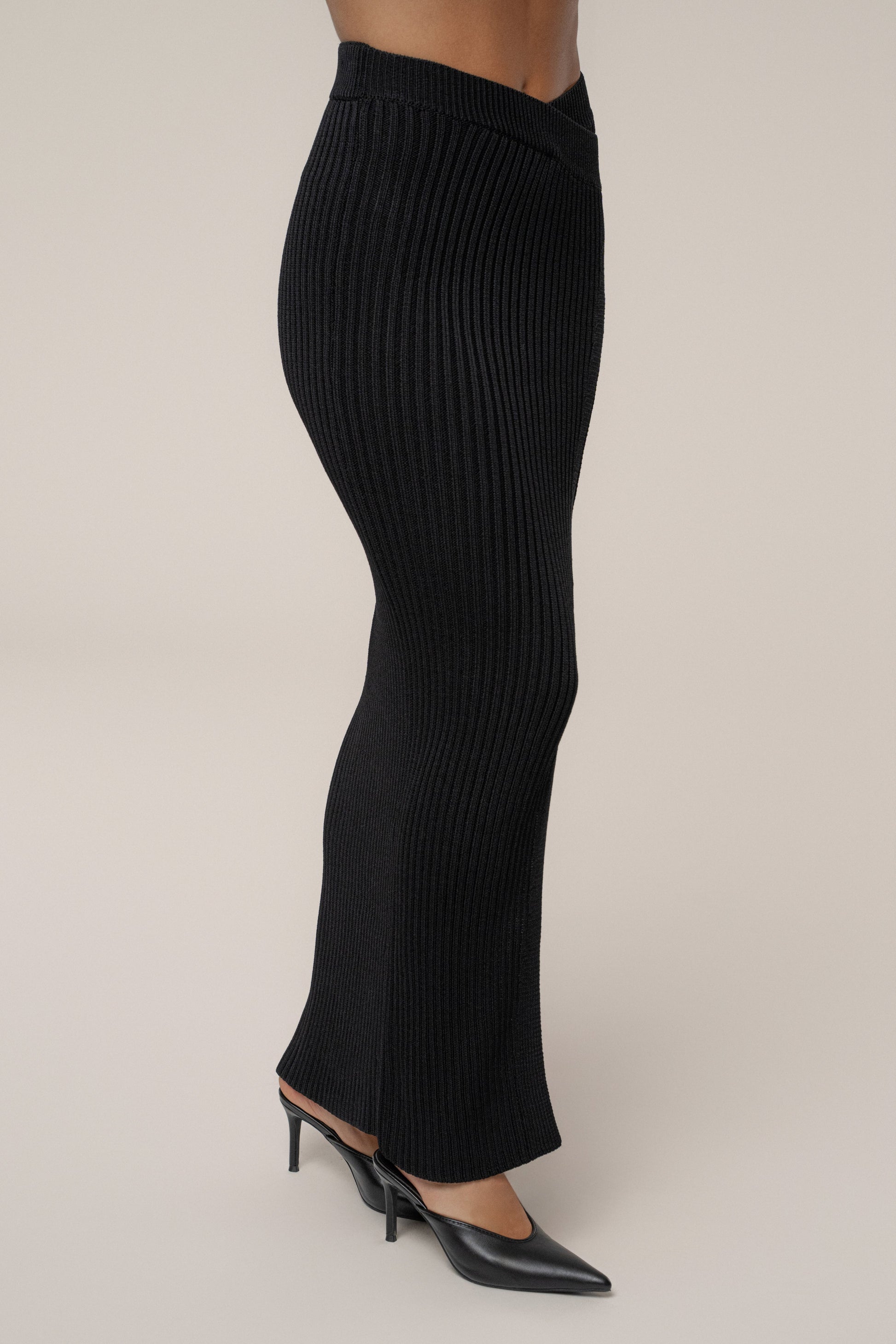 Black Hamptons Ribbed Slit Skirt JLUXLABEL